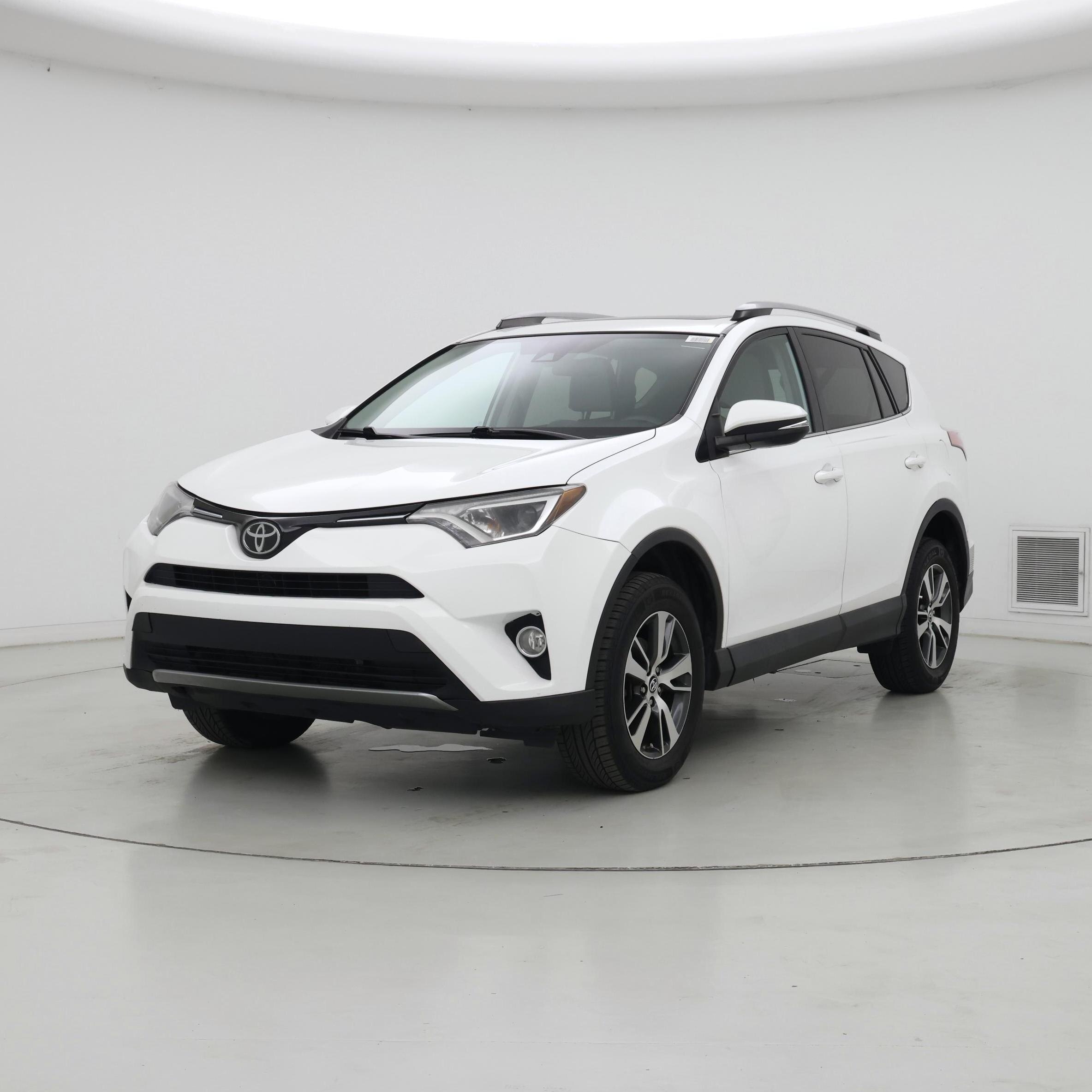 Thumbnail: 2018 Toyota RAV4 - 4