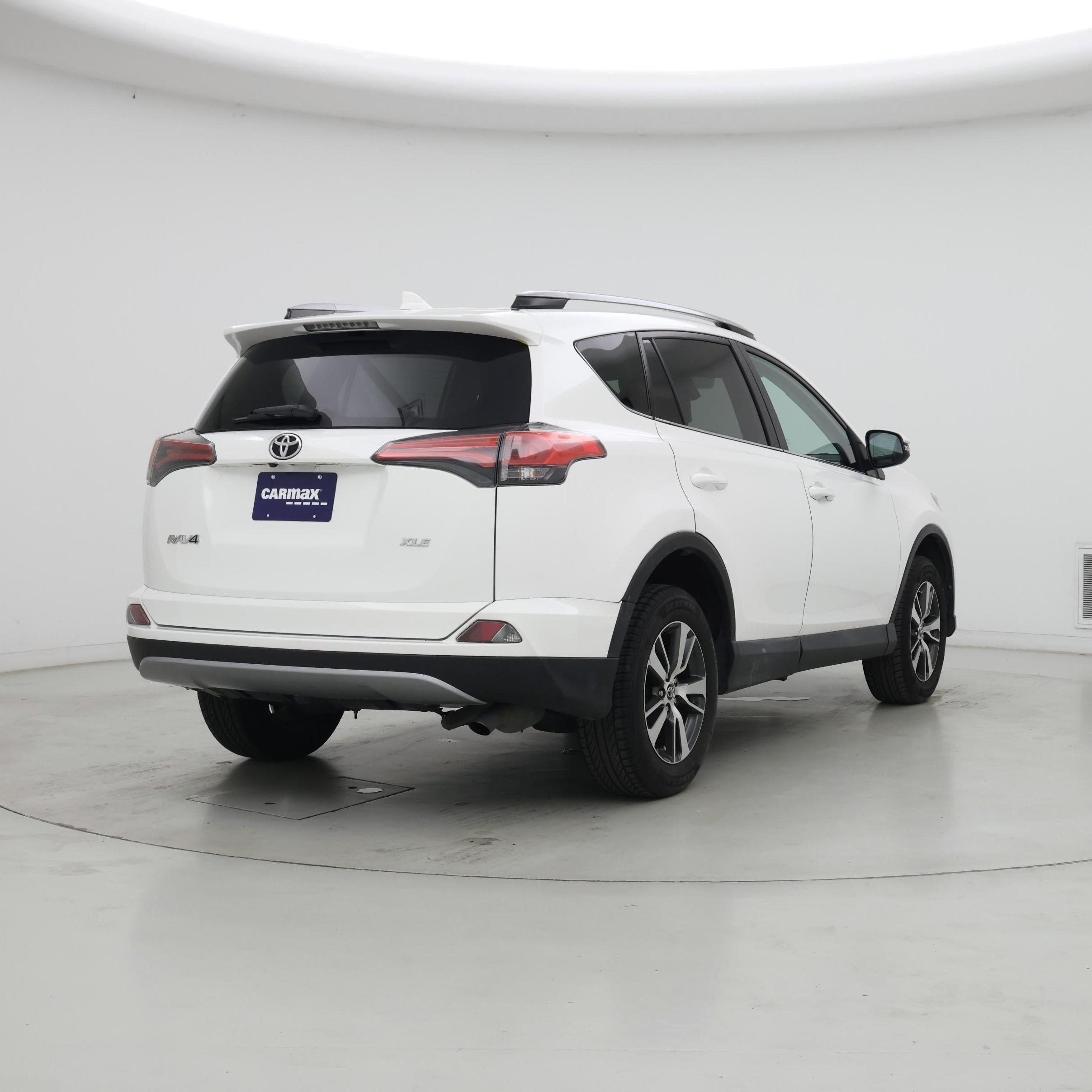 Thumbnail: 2018 Toyota RAV4 - 8