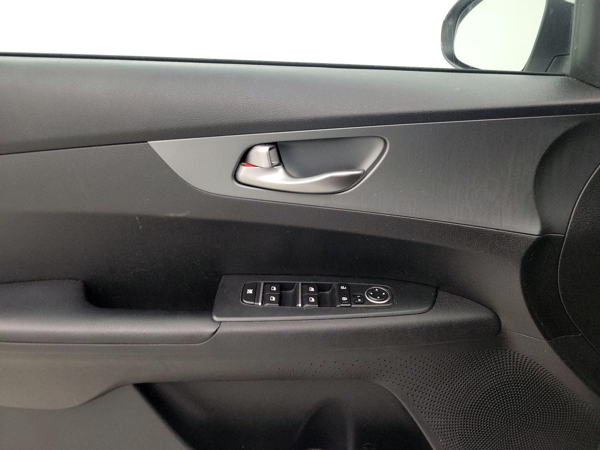 Thumbnail: 2021 Kia Forte - 12
