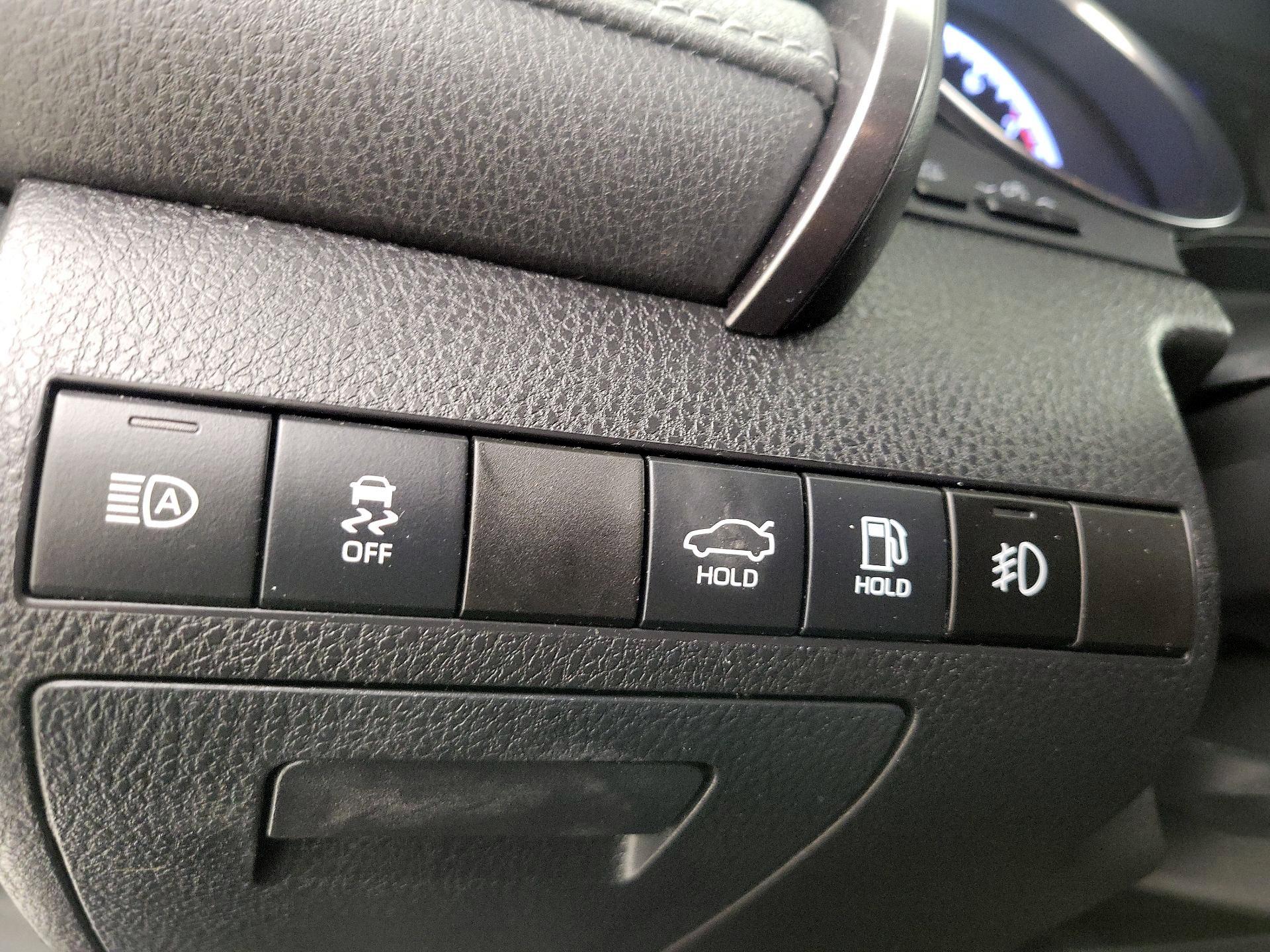 Thumbnail: 2020 Toyota Camry - 13