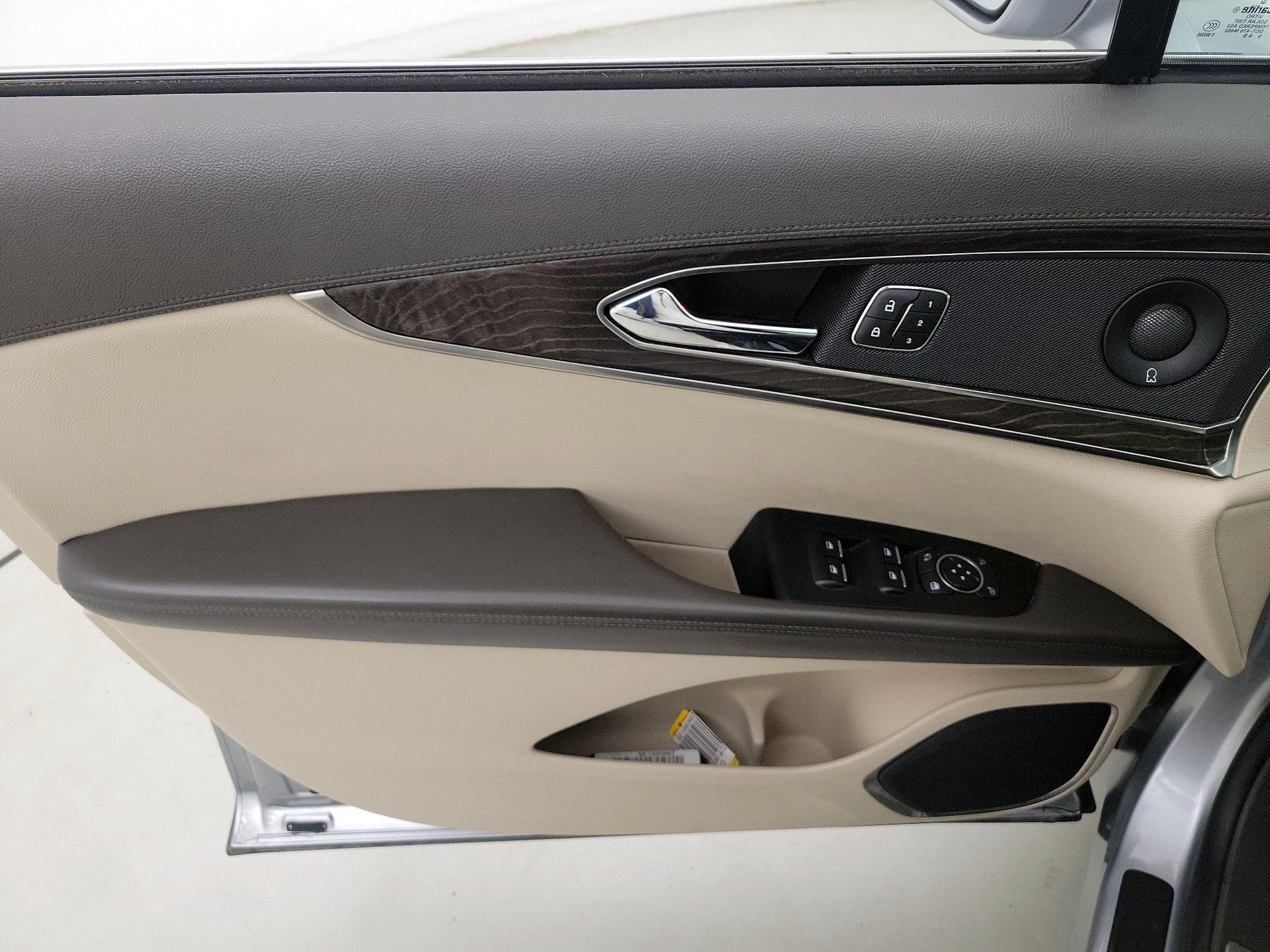 Thumbnail: 2020 Lincoln Nautilus - 12