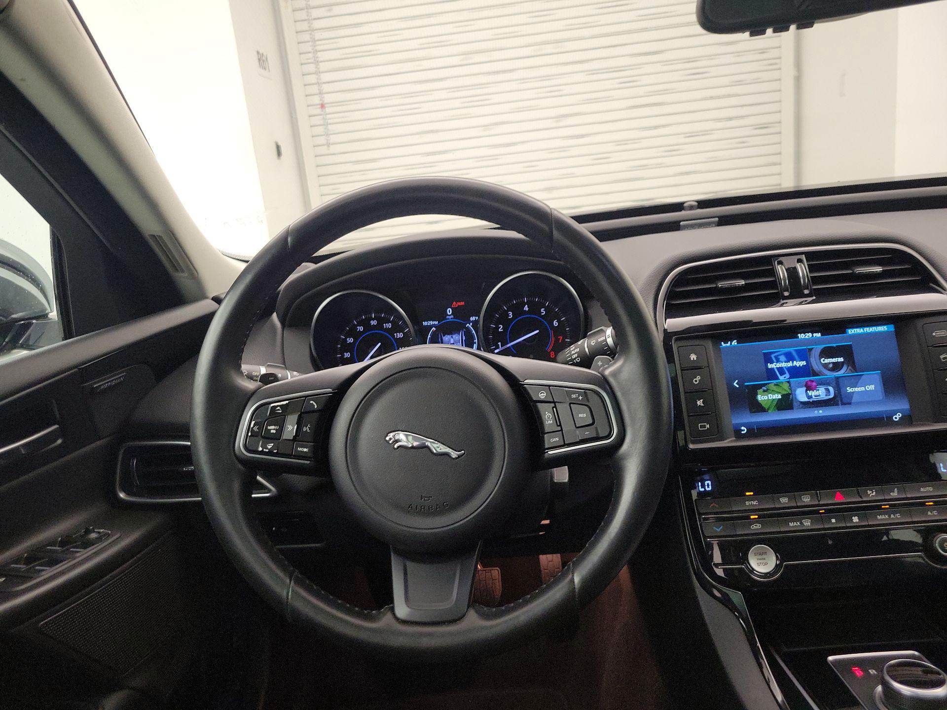 Thumbnail: 2017 Jaguar XE - 10