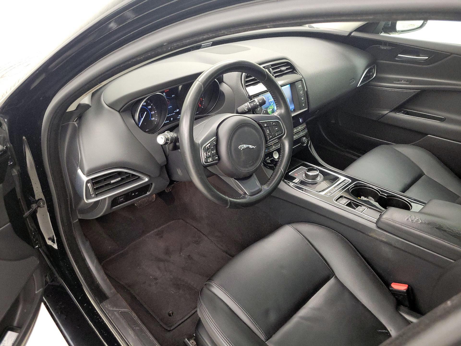 Thumbnail: 2017 Jaguar XE - 11