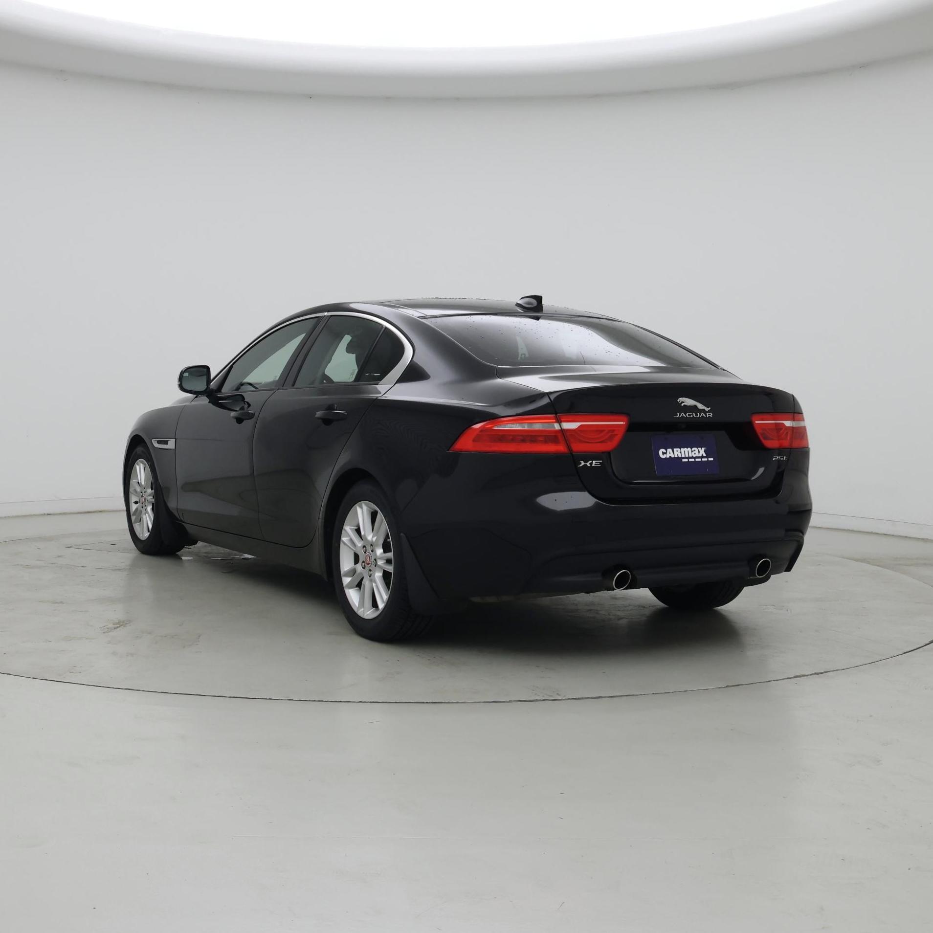 Thumbnail: 2017 Jaguar XE - 2