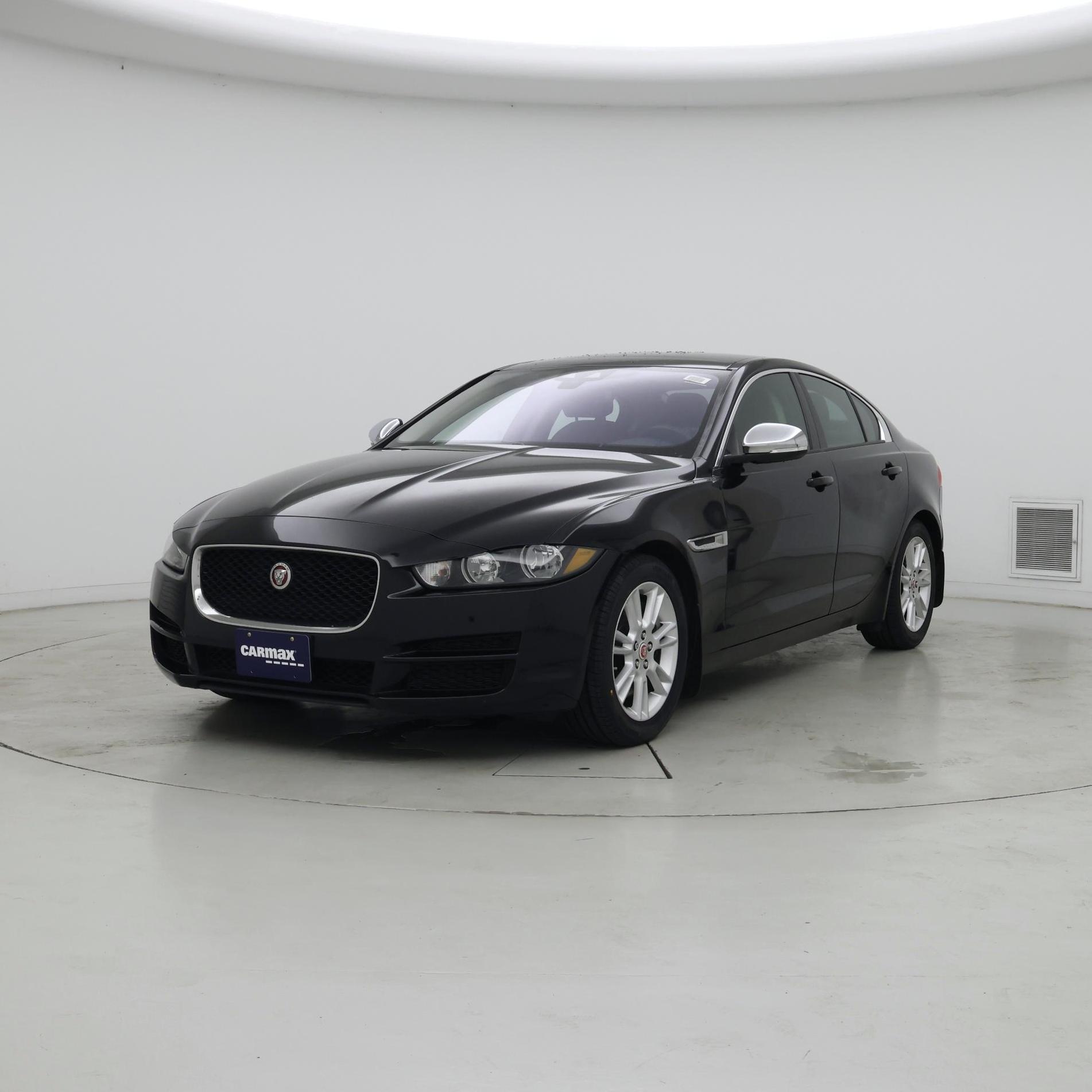 Thumbnail: 2017 Jaguar XE - 4