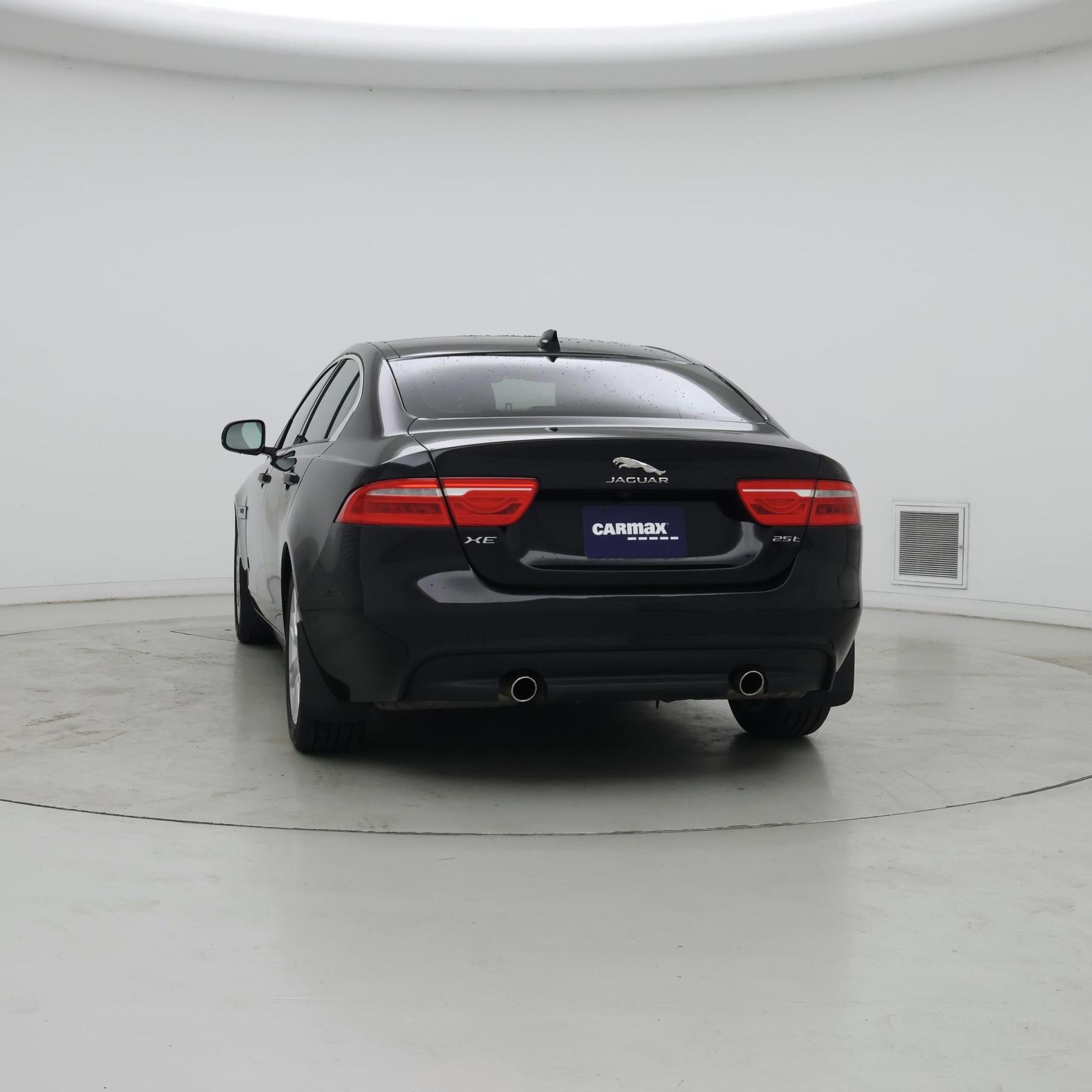 Thumbnail: 2017 Jaguar XE - 6