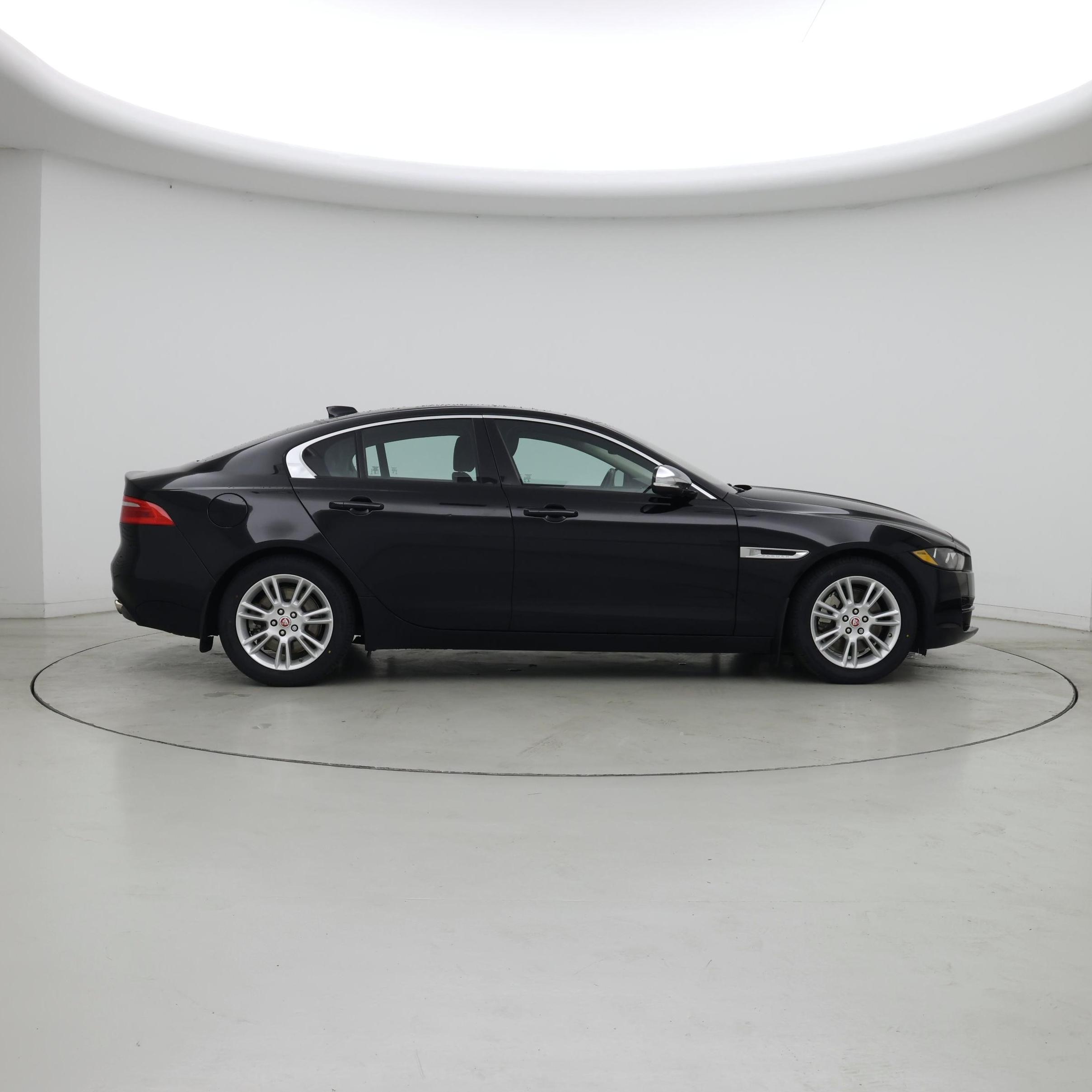 Thumbnail: 2017 Jaguar XE - 7