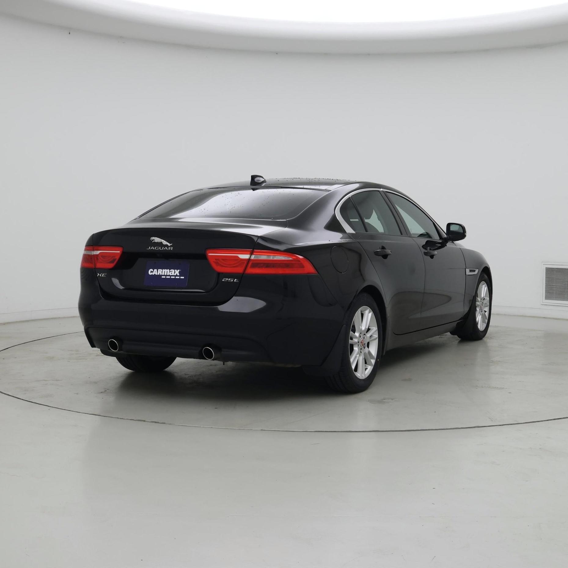 Thumbnail: 2017 Jaguar XE - 8