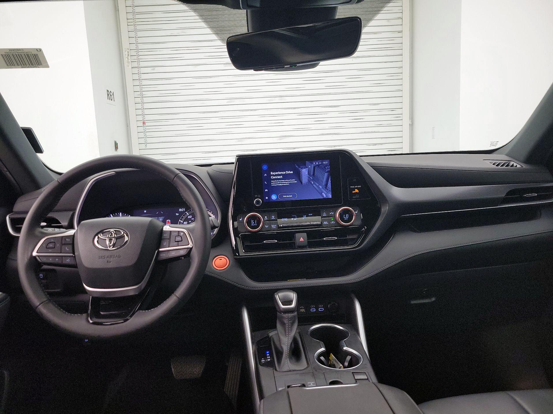 Thumbnail: 2023 Toyota Highlander - 9