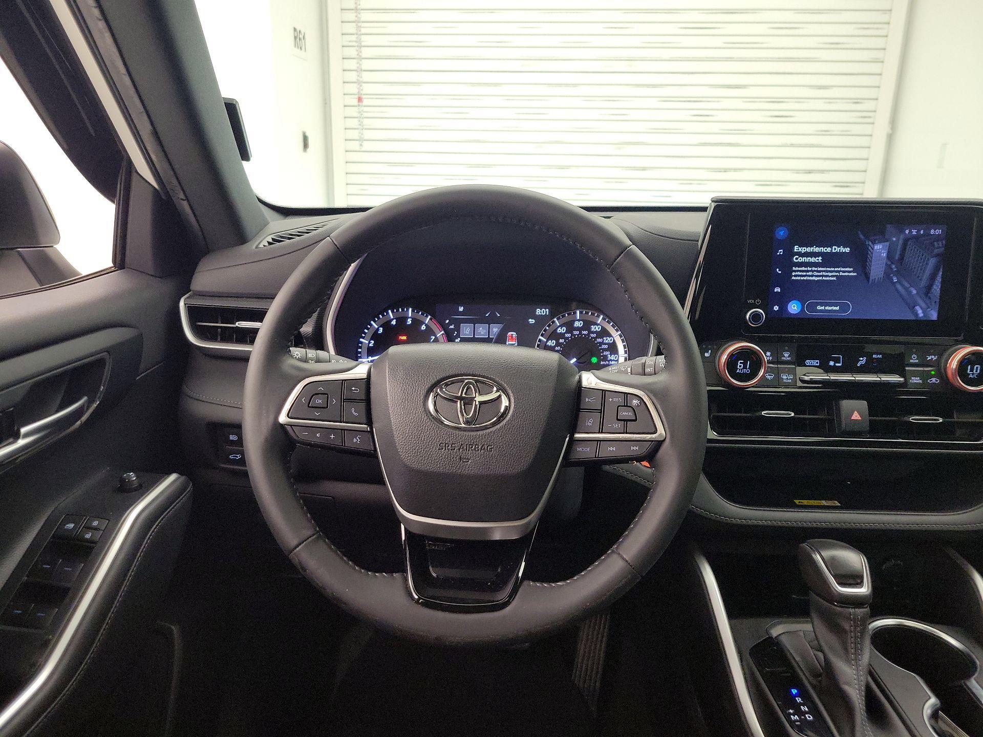 Thumbnail: 2023 Toyota Highlander - 10