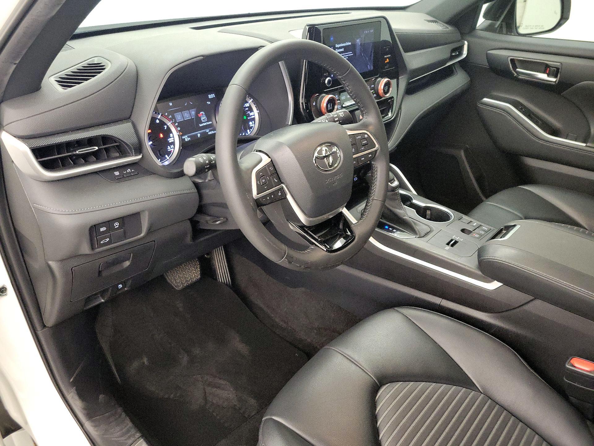 Thumbnail: 2023 Toyota Highlander - 11