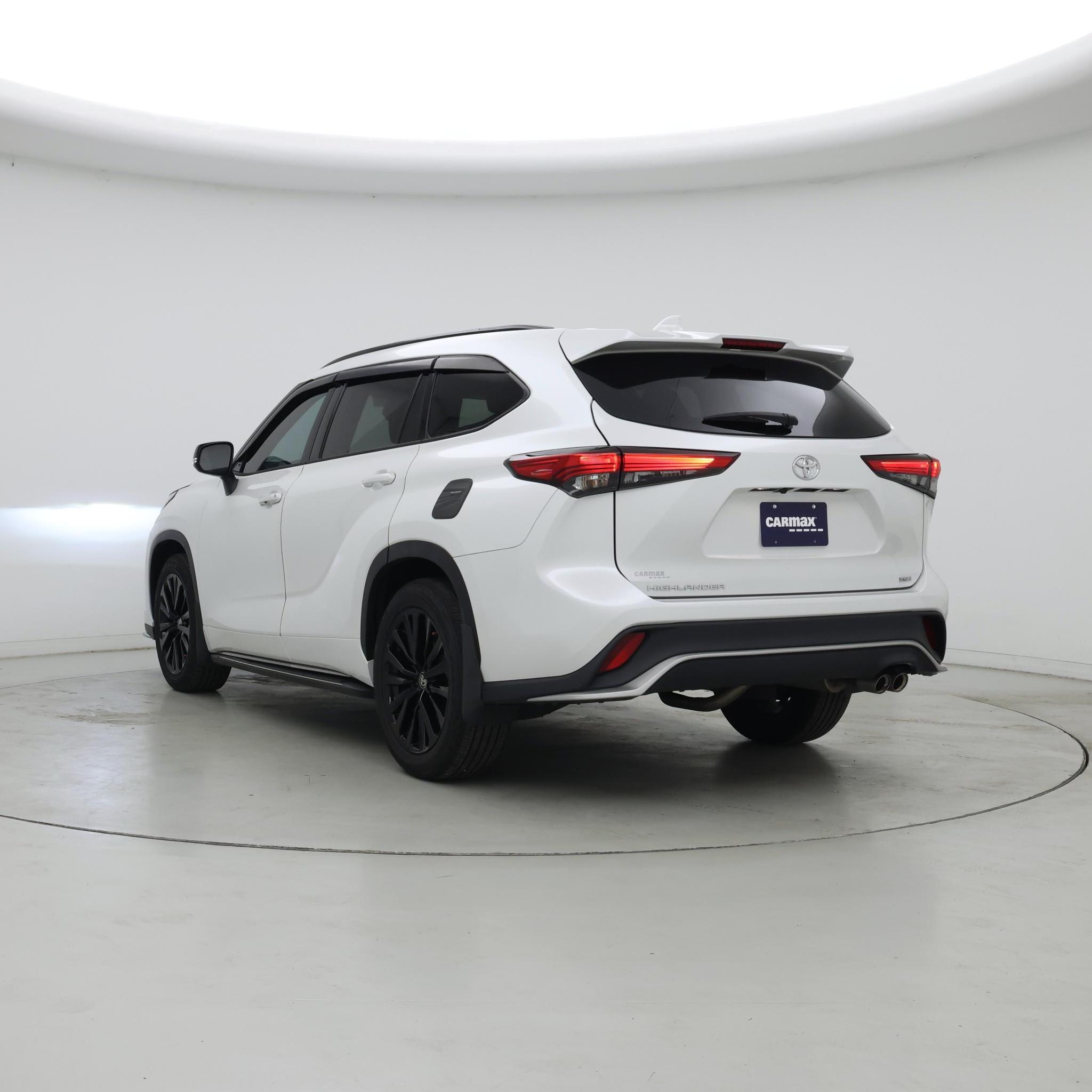 Thumbnail: 2023 Toyota Highlander - 2