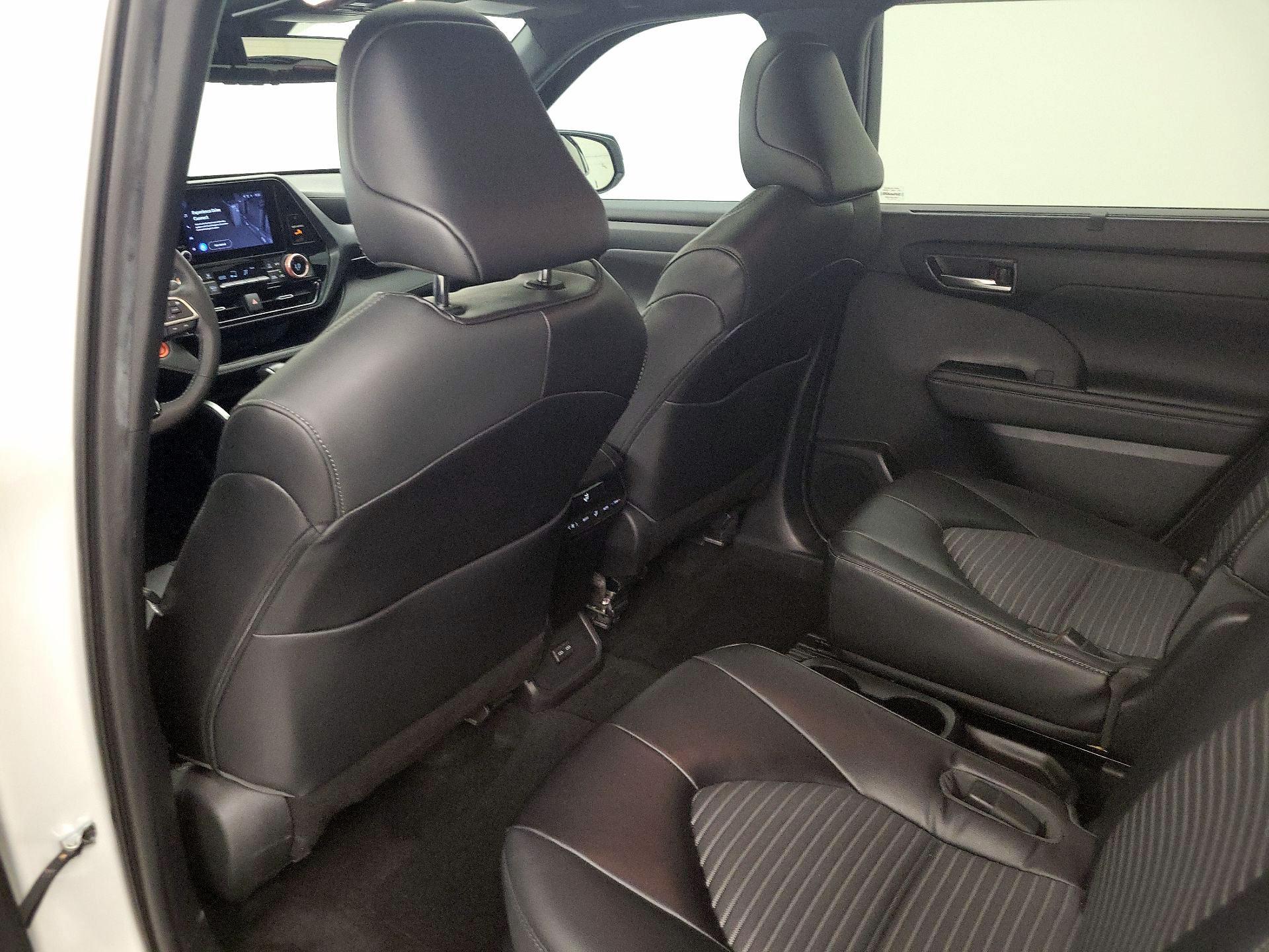 Thumbnail: 2023 Toyota Highlander - 20