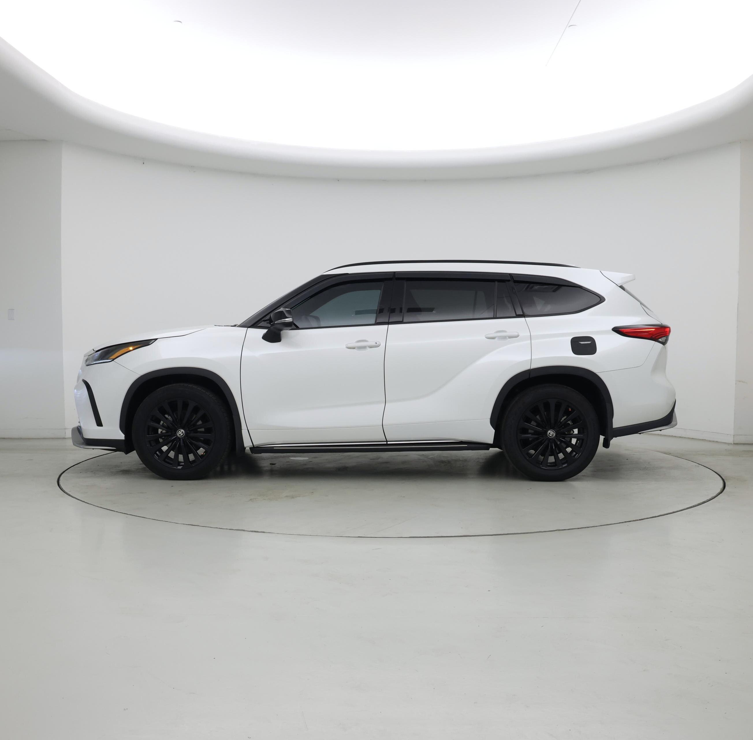 Thumbnail: 2023 Toyota Highlander - 3