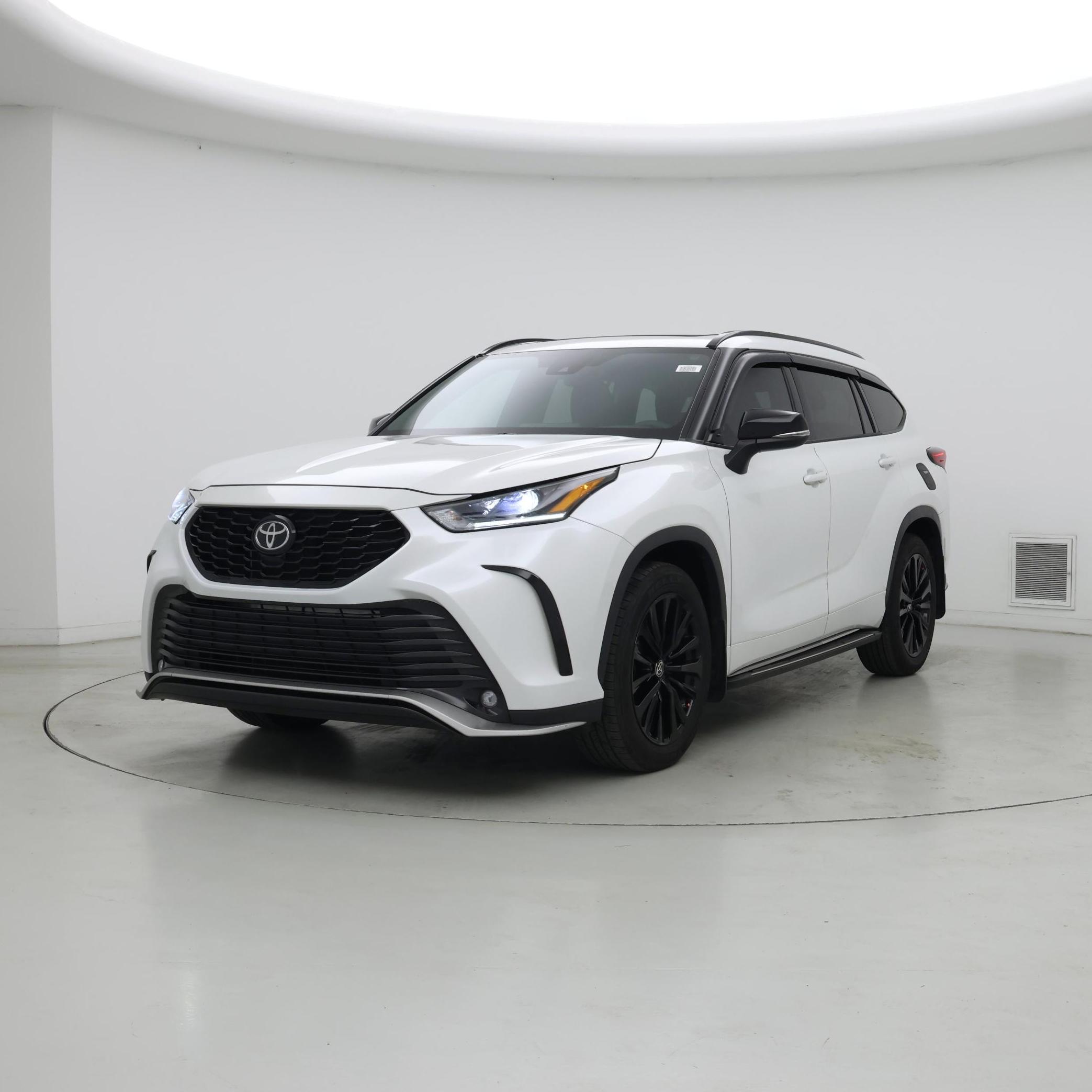 Thumbnail: 2023 Toyota Highlander - 4