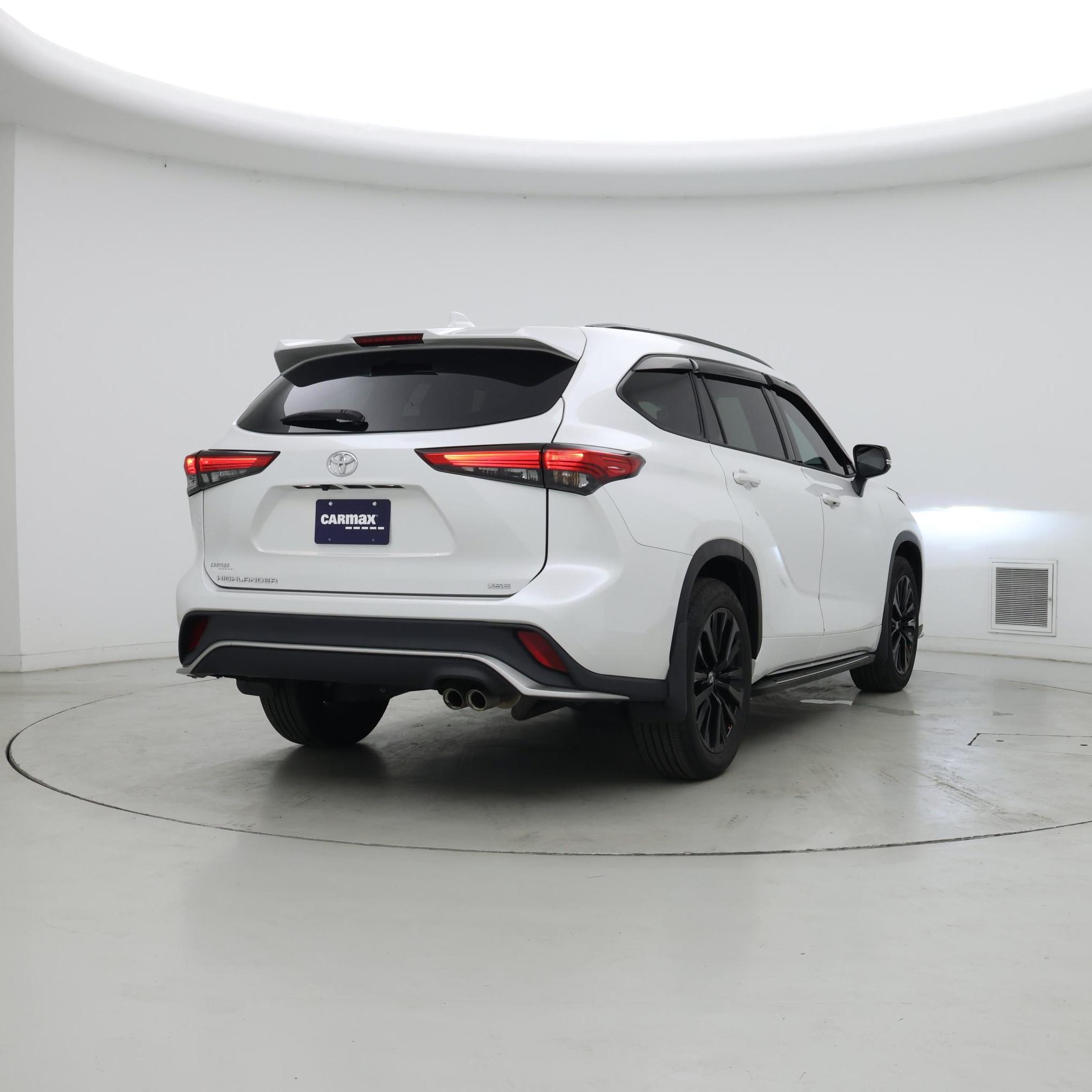 Thumbnail: 2023 Toyota Highlander - 8