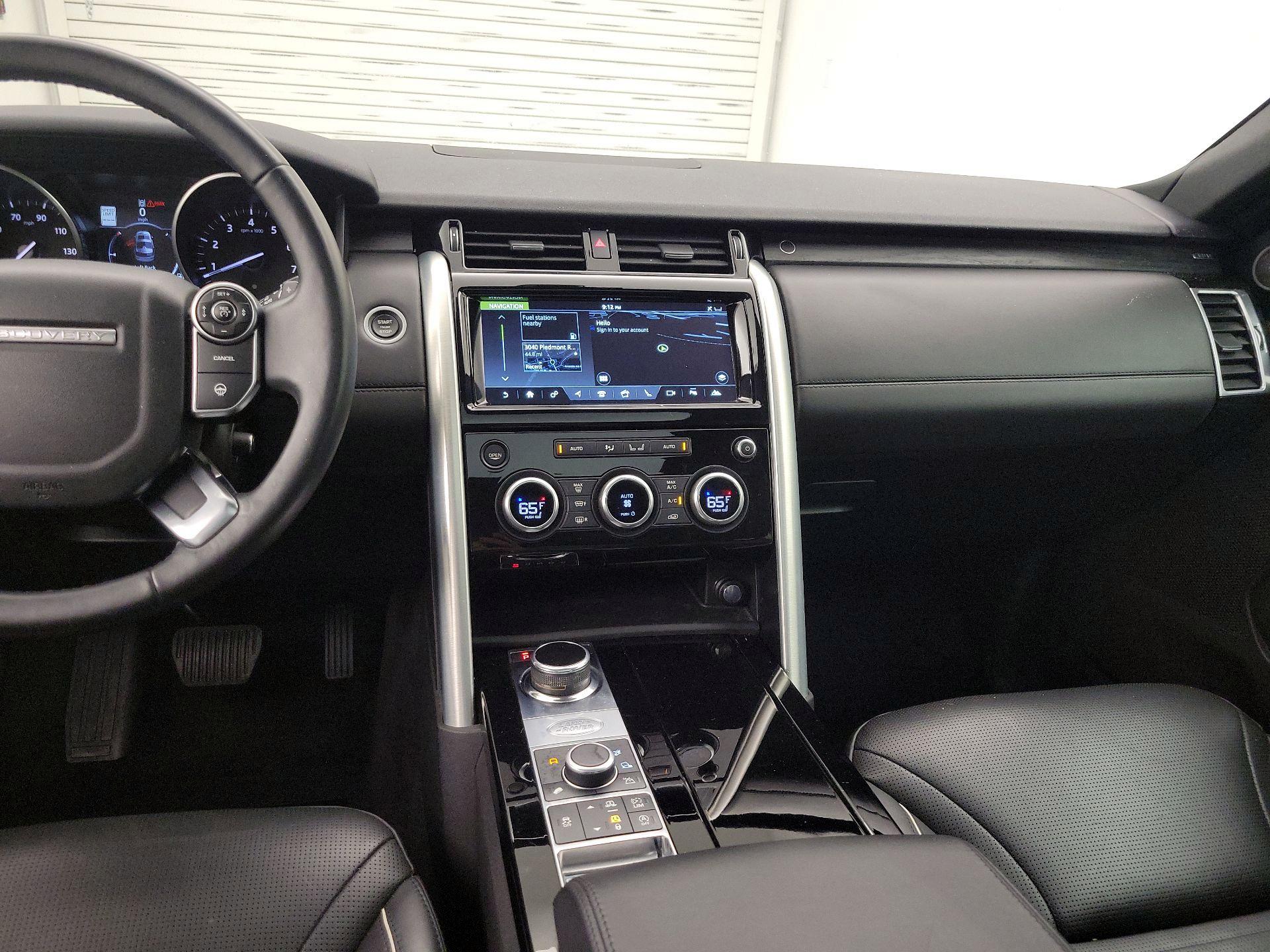 Thumbnail: 2017 Land Rover Discovery - 9