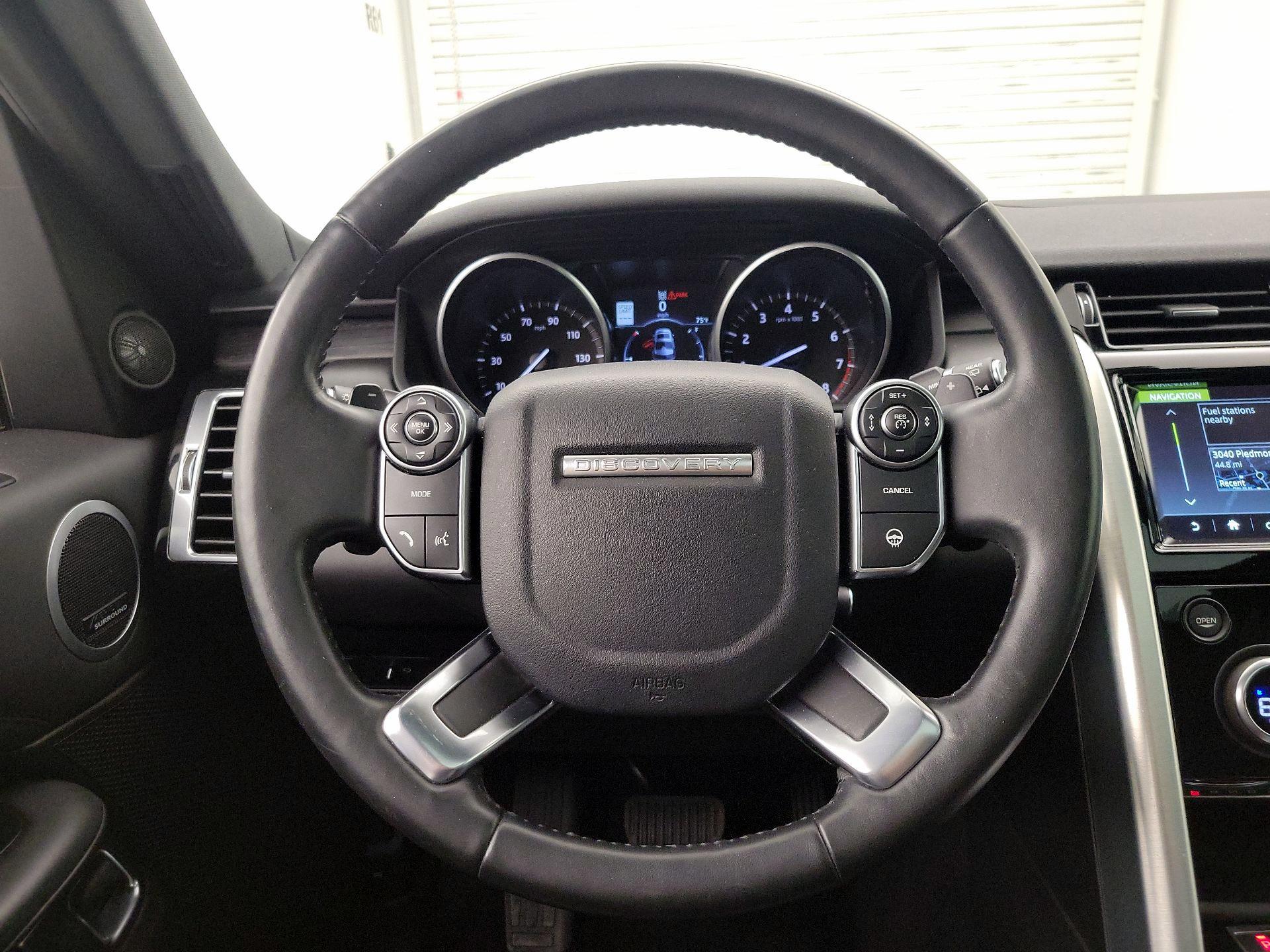 Thumbnail: 2017 Land Rover Discovery - 10