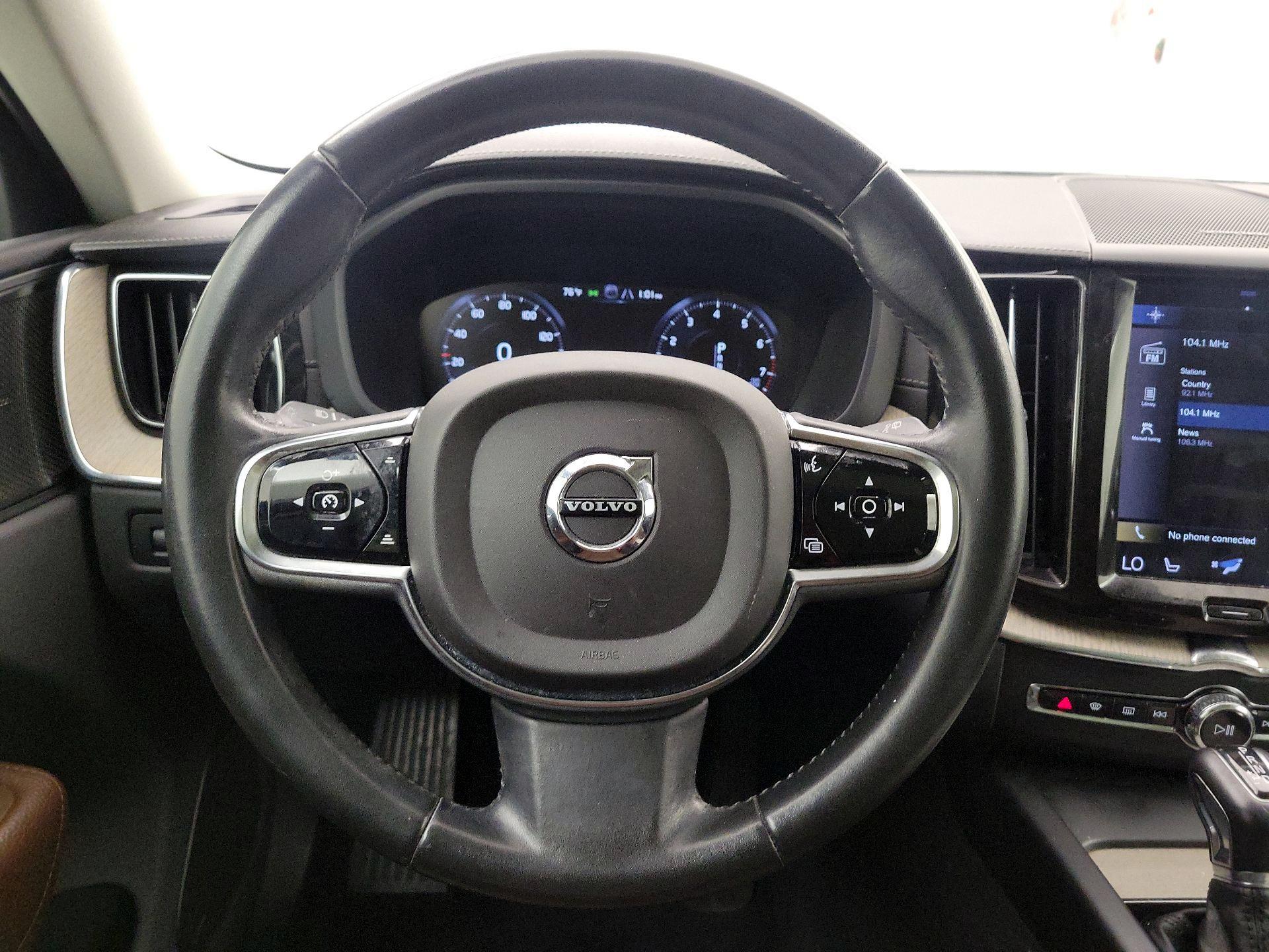 Thumbnail: 2019 Volvo XC60 - 10