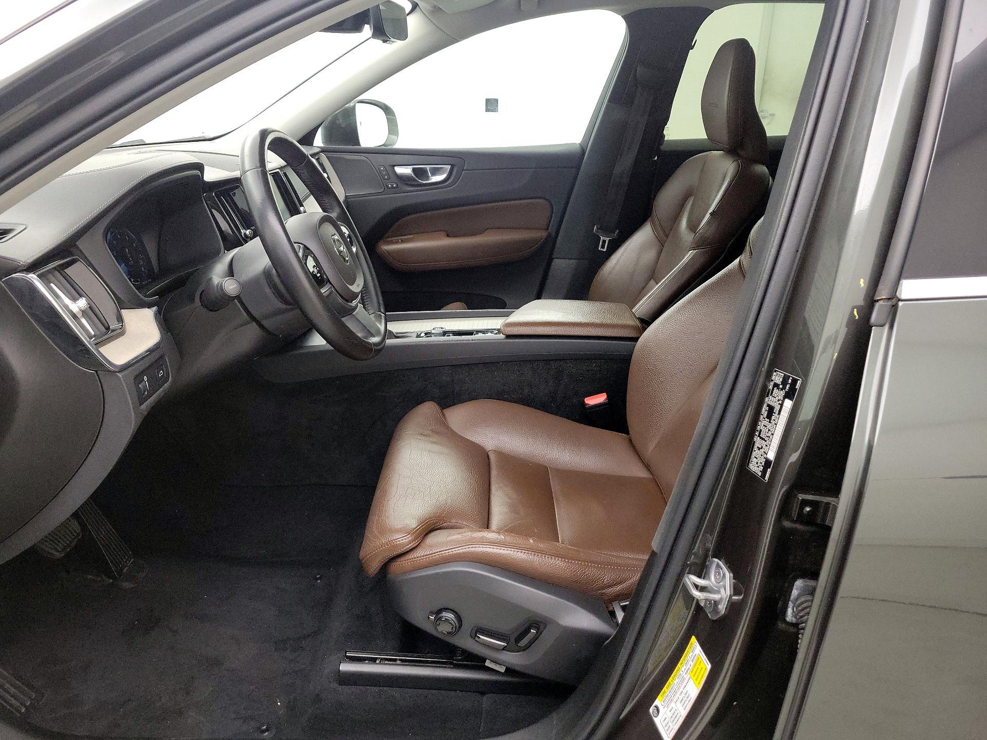Thumbnail: 2019 Volvo XC60 - 11
