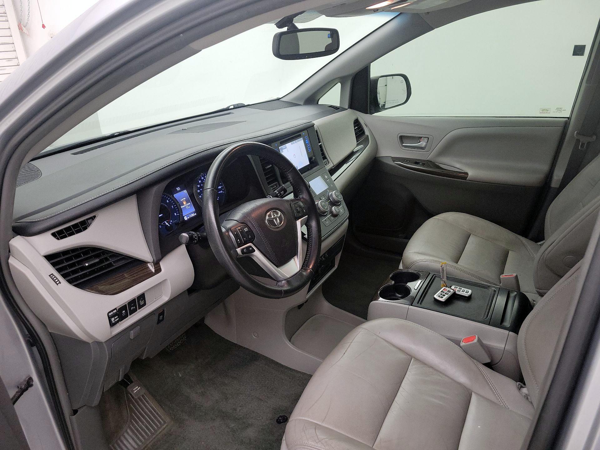 Thumbnail: 2016 Toyota Sienna - 11