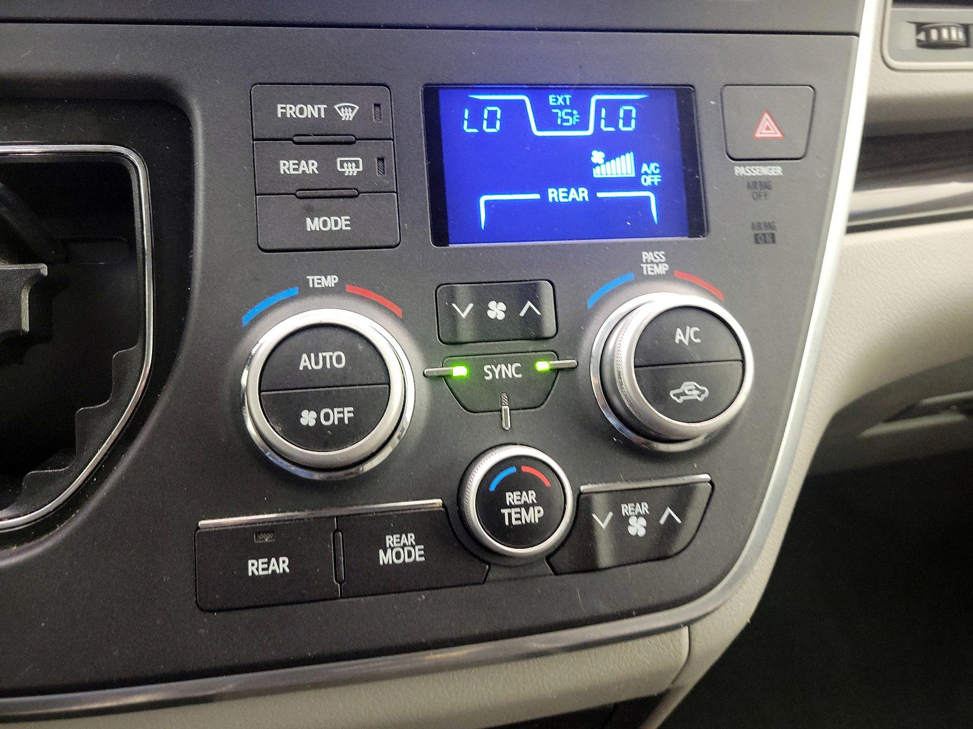 Thumbnail: 2016 Toyota Sienna - 17