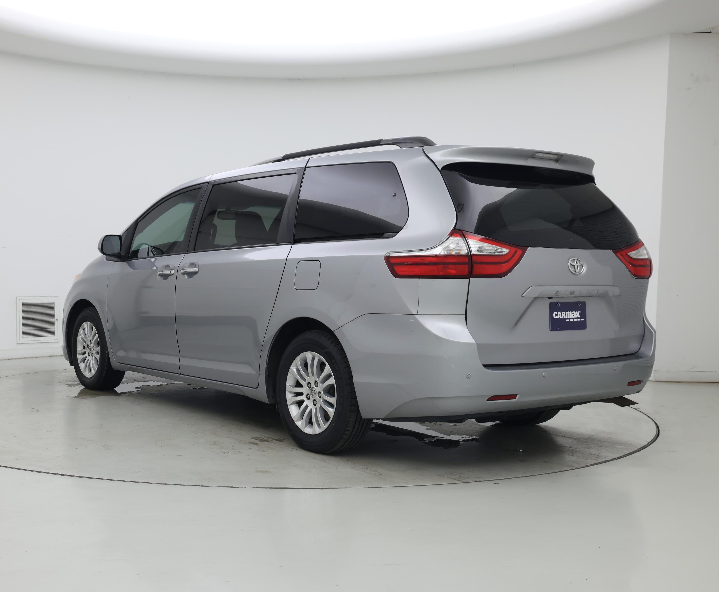Thumbnail: 2016 Toyota Sienna - 2