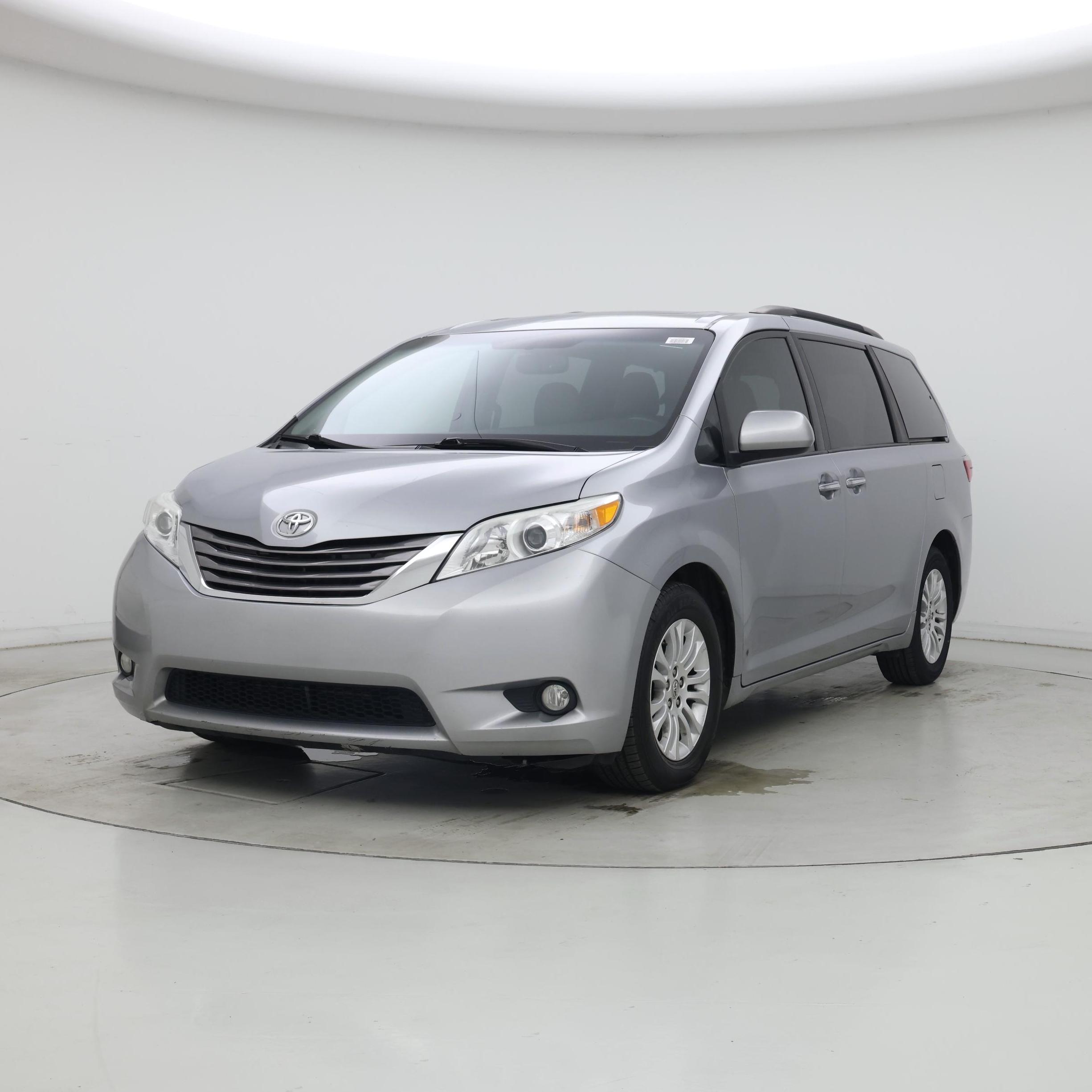 Thumbnail: 2016 Toyota Sienna - 4