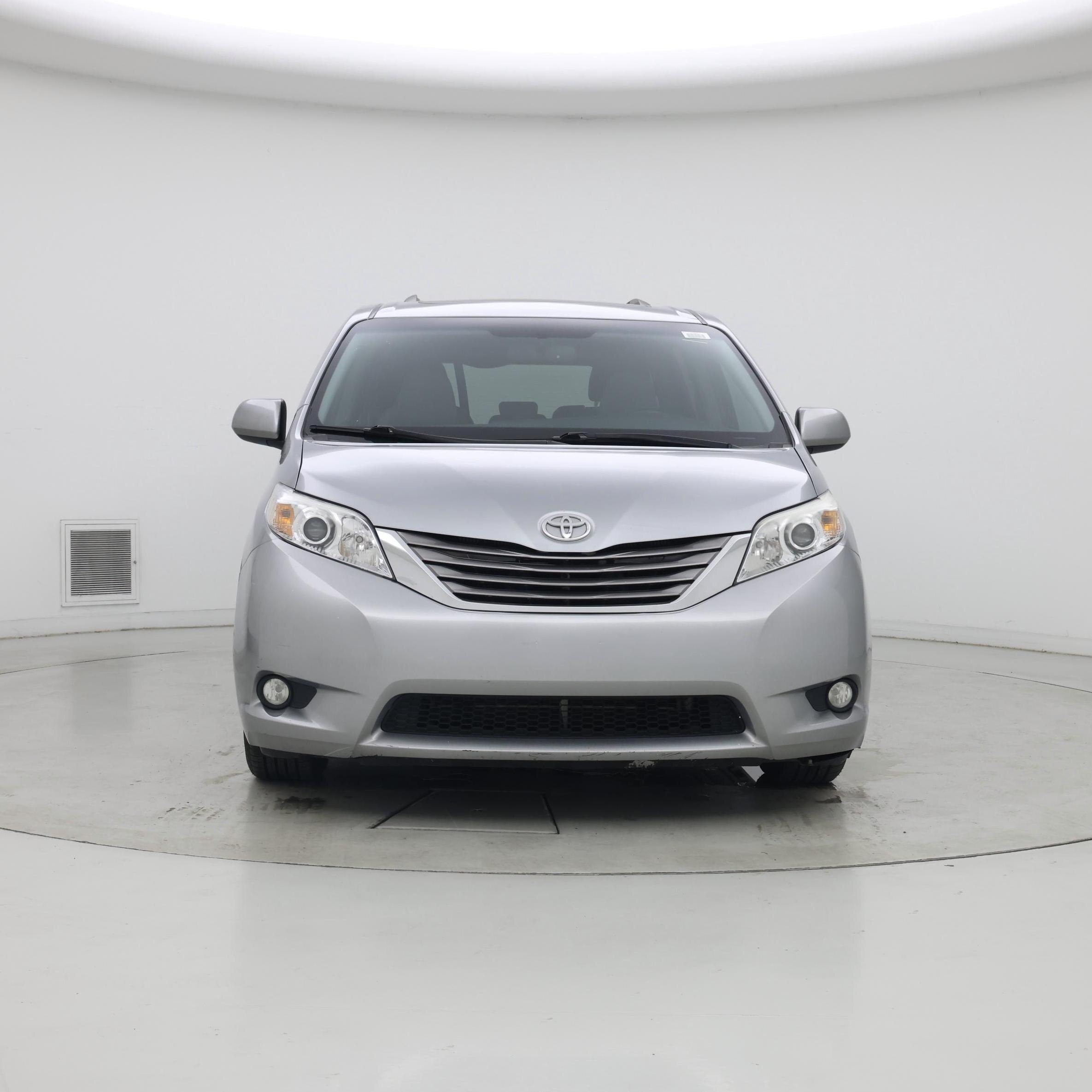 Thumbnail: 2016 Toyota Sienna - 5
