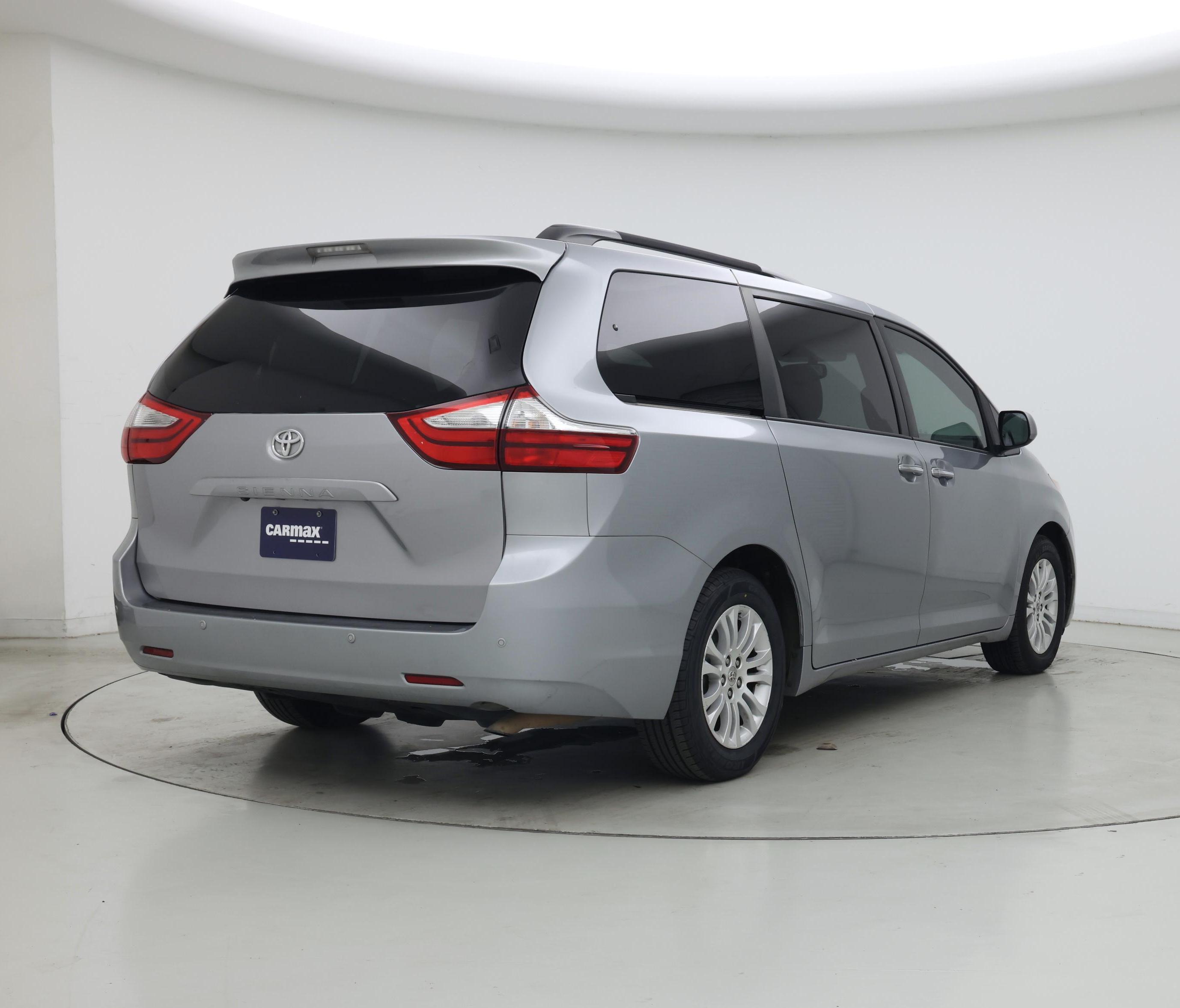 Thumbnail: 2016 Toyota Sienna - 8