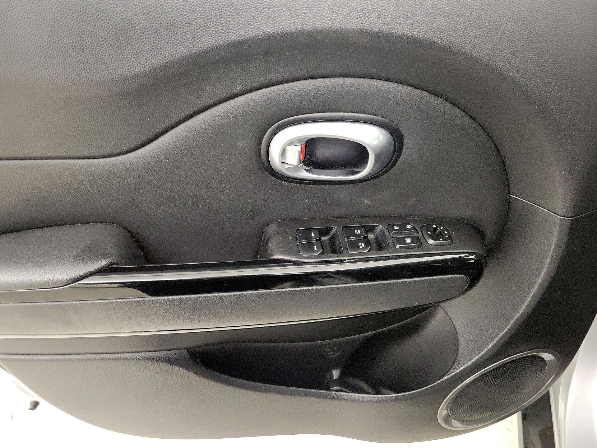 Thumbnail: 2016 Kia Soul - 12