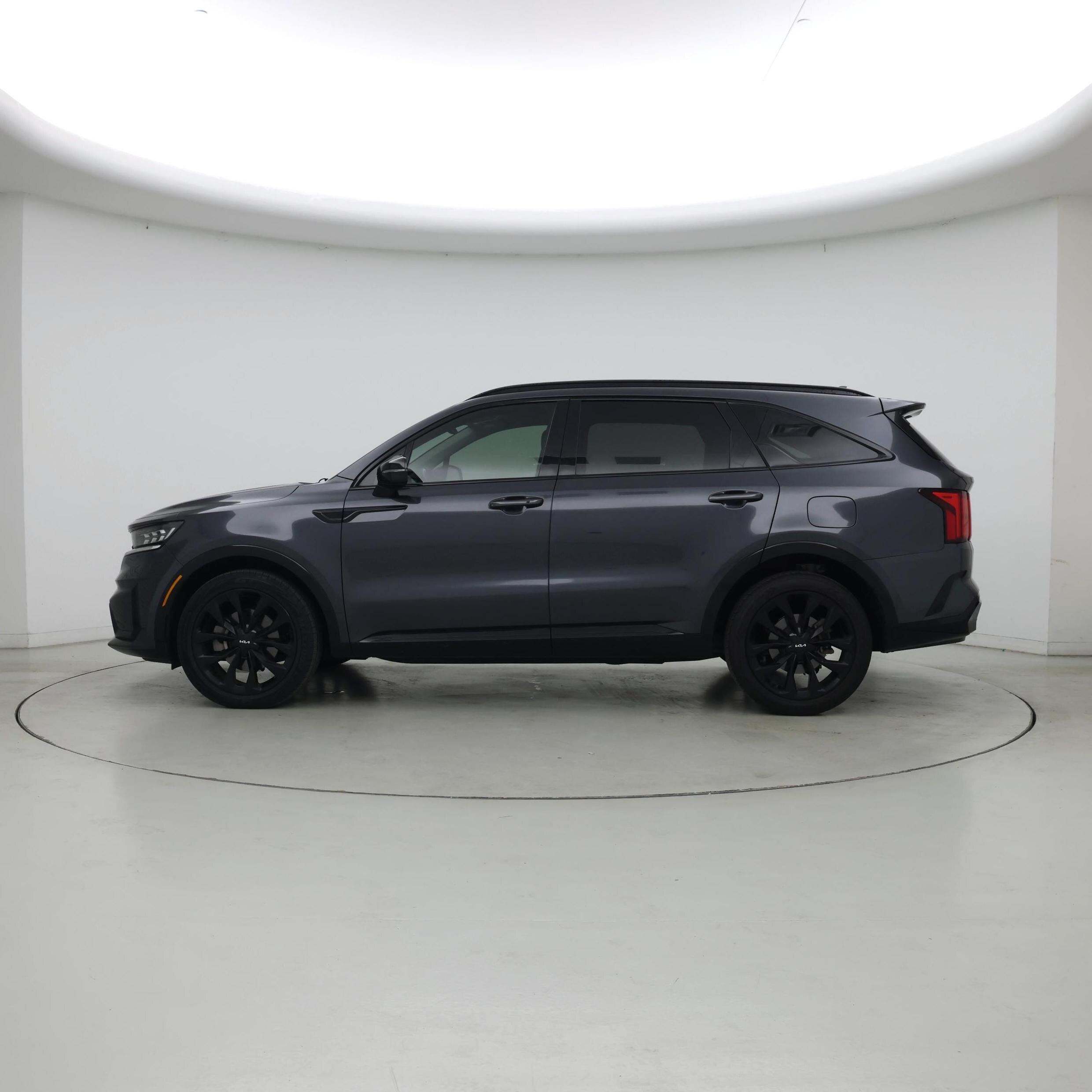 Thumbnail: 2022 Kia Sorento - 3