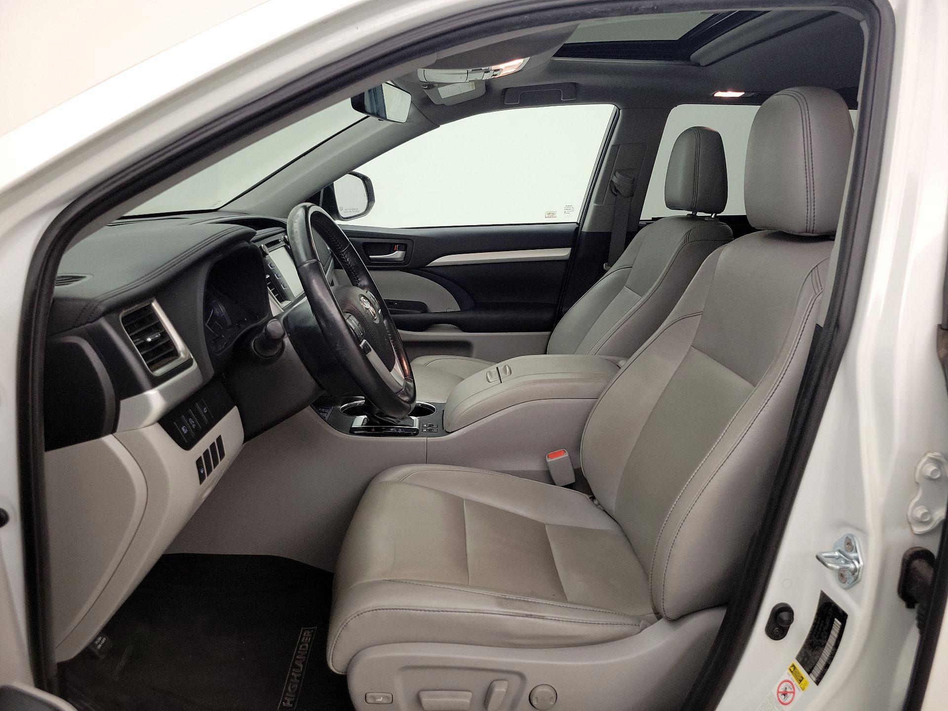 Thumbnail: 2019 Toyota Highlander - 11