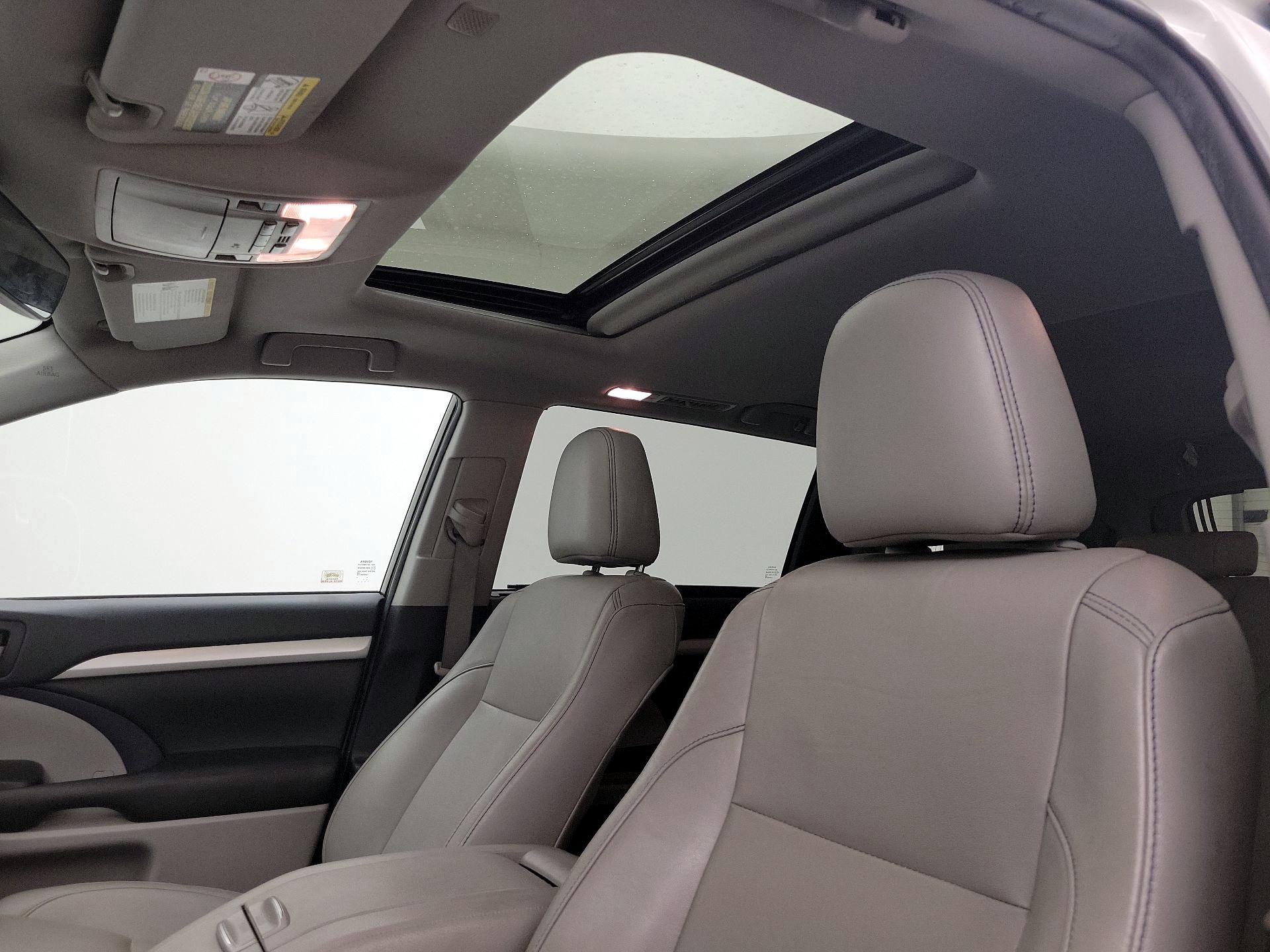 Thumbnail: 2019 Toyota Highlander - 19