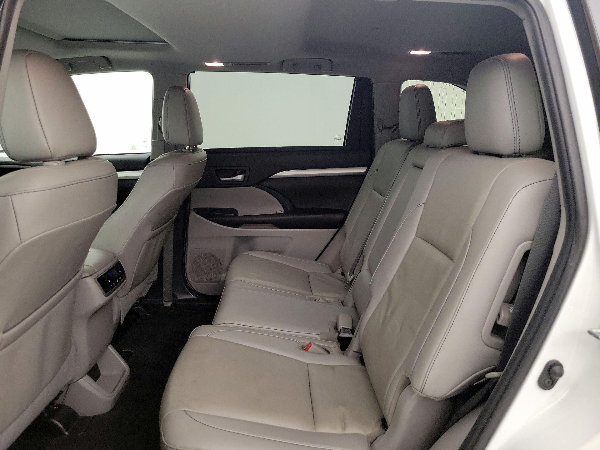 Thumbnail: 2019 Toyota Highlander - 20