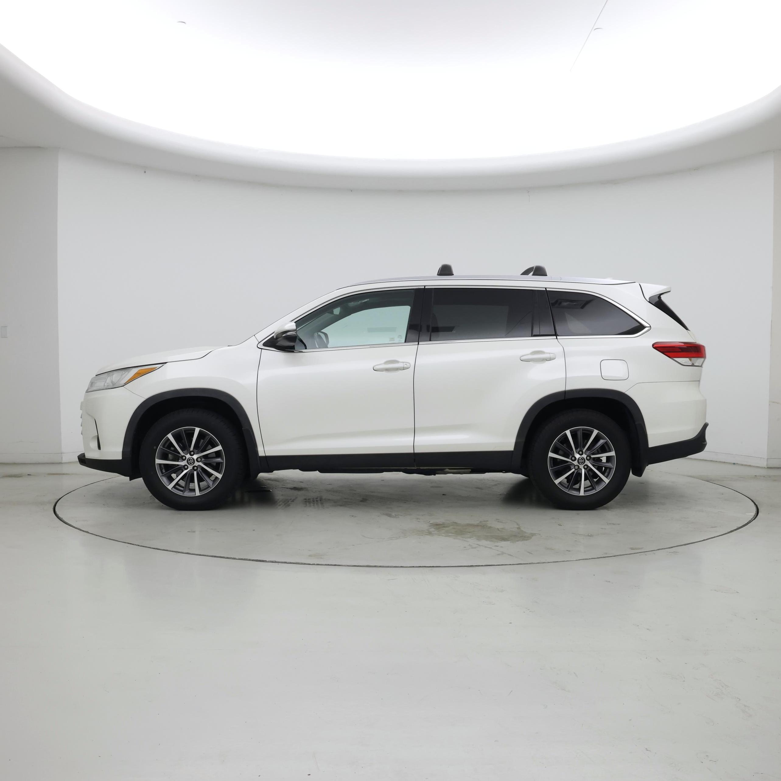 Thumbnail: 2019 Toyota Highlander - 3