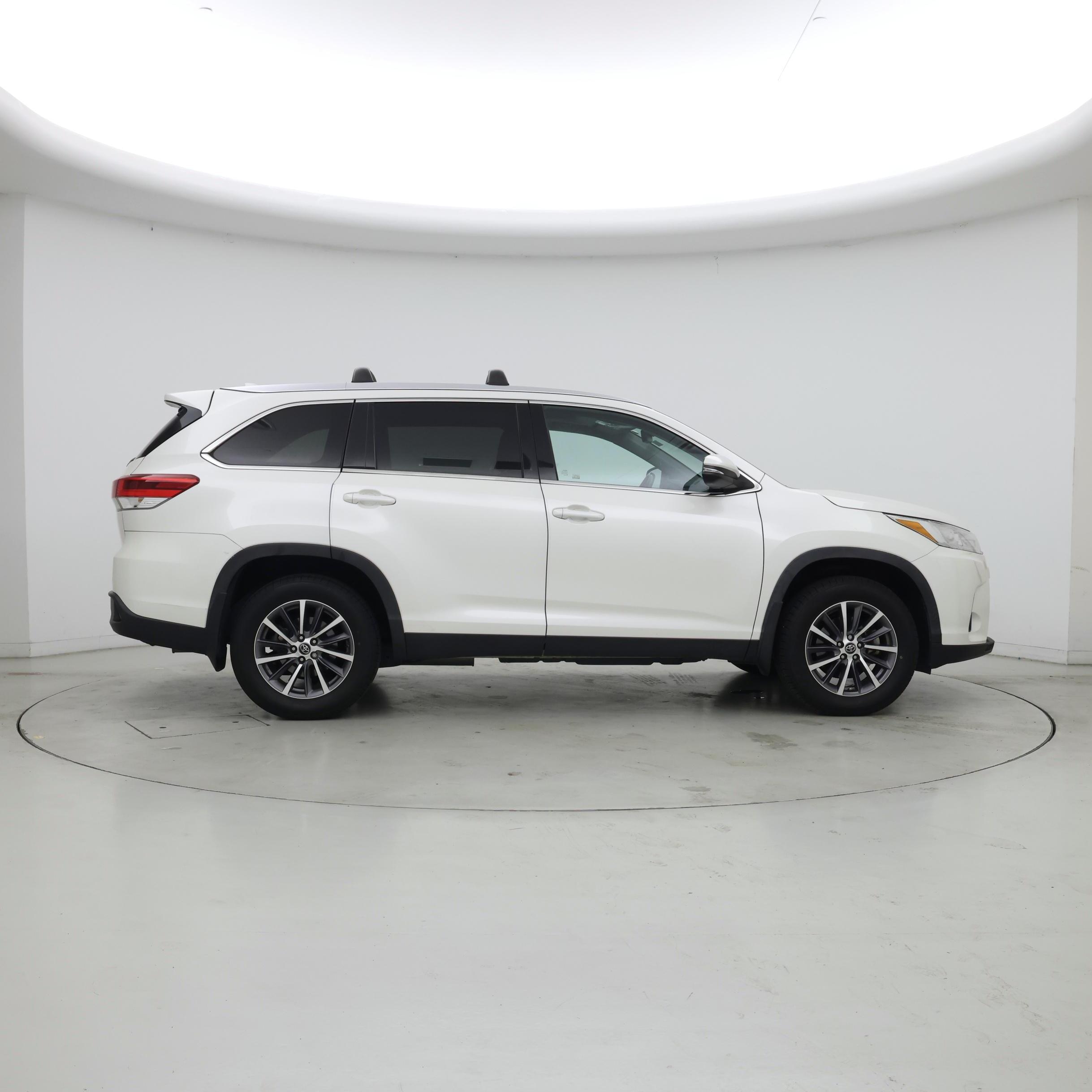 Thumbnail: 2019 Toyota Highlander - 7