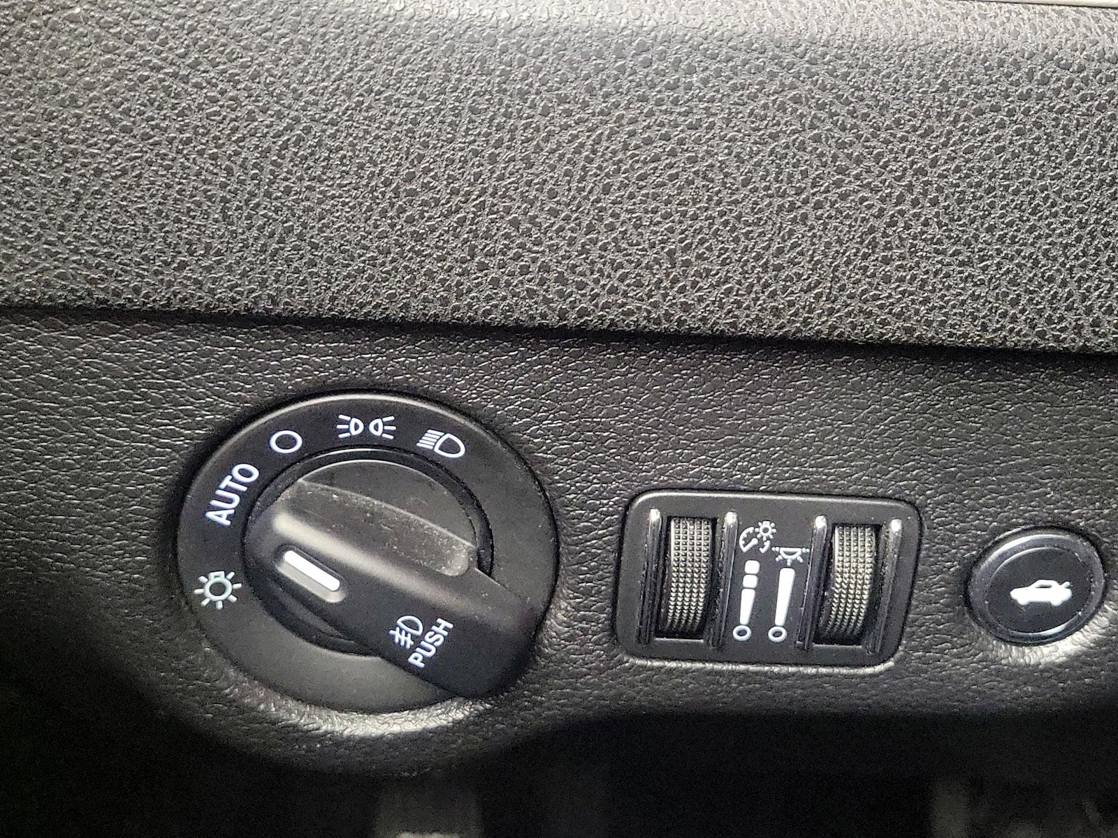 2019 Dodge Charger SXT - Photo 14