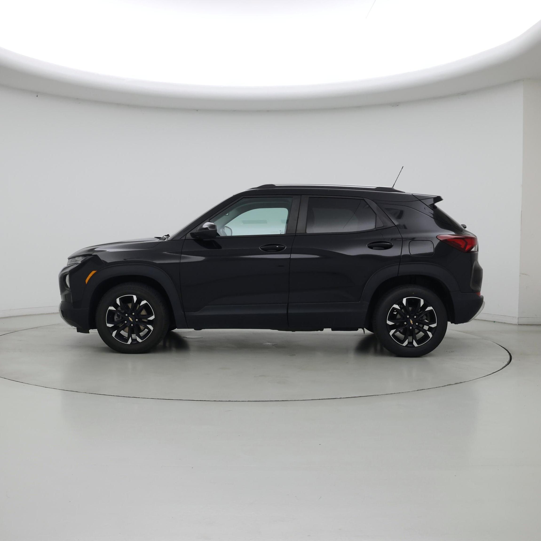 Thumbnail: 2021 Chevrolet TrailBlazer - 3
