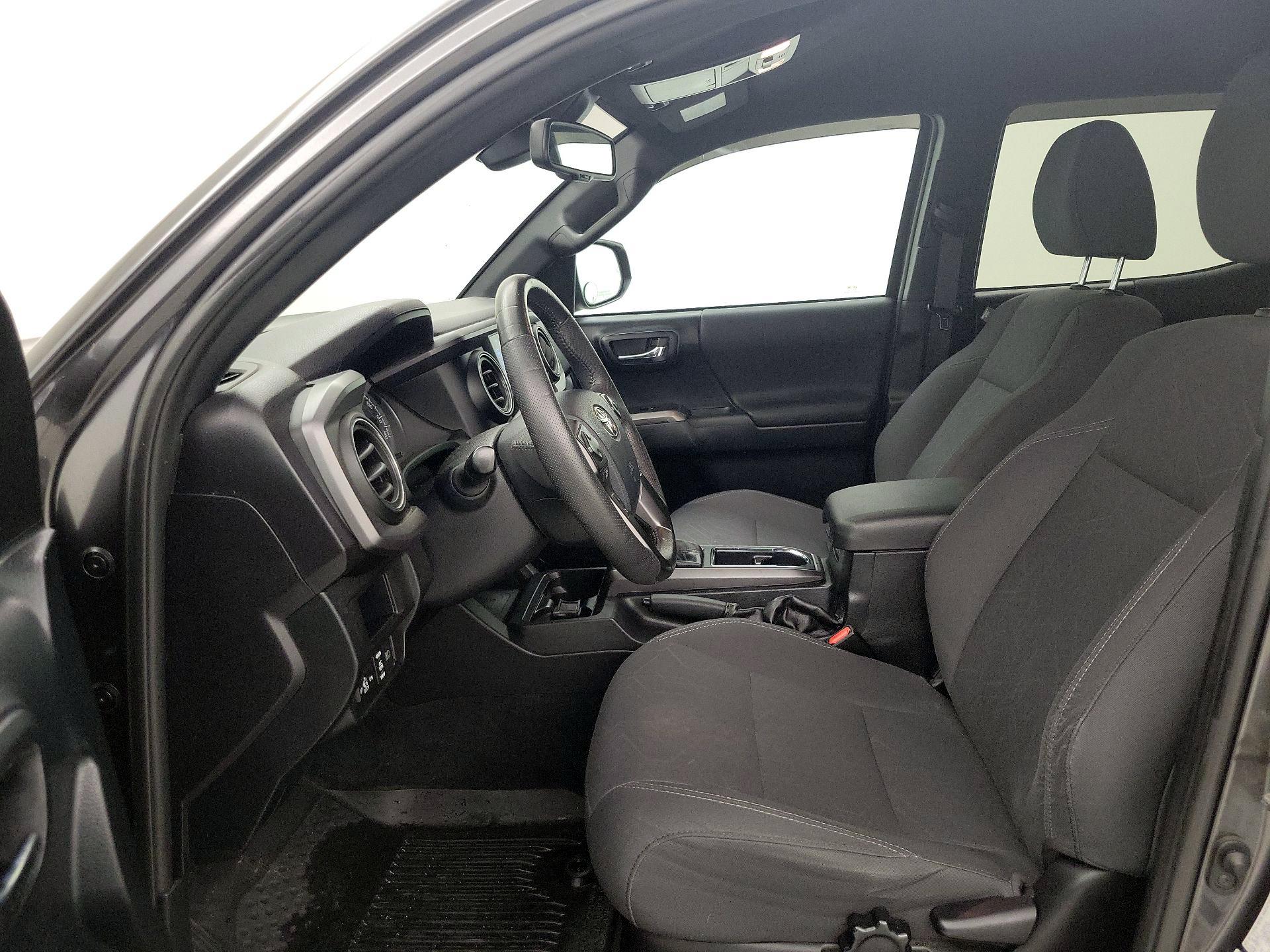 Thumbnail: 2019 Toyota Tacoma - 11