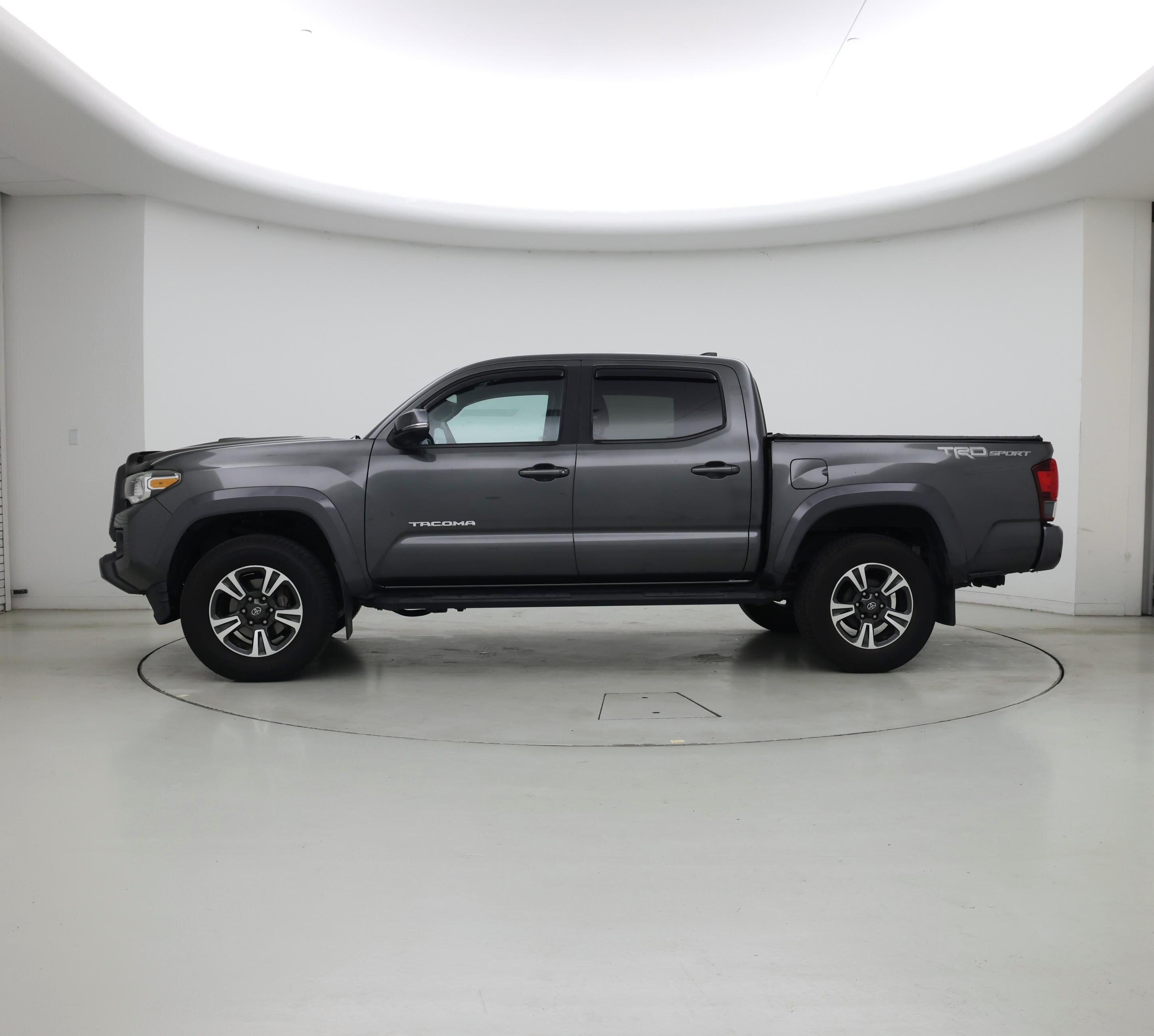 Thumbnail: 2019 Toyota Tacoma - 3