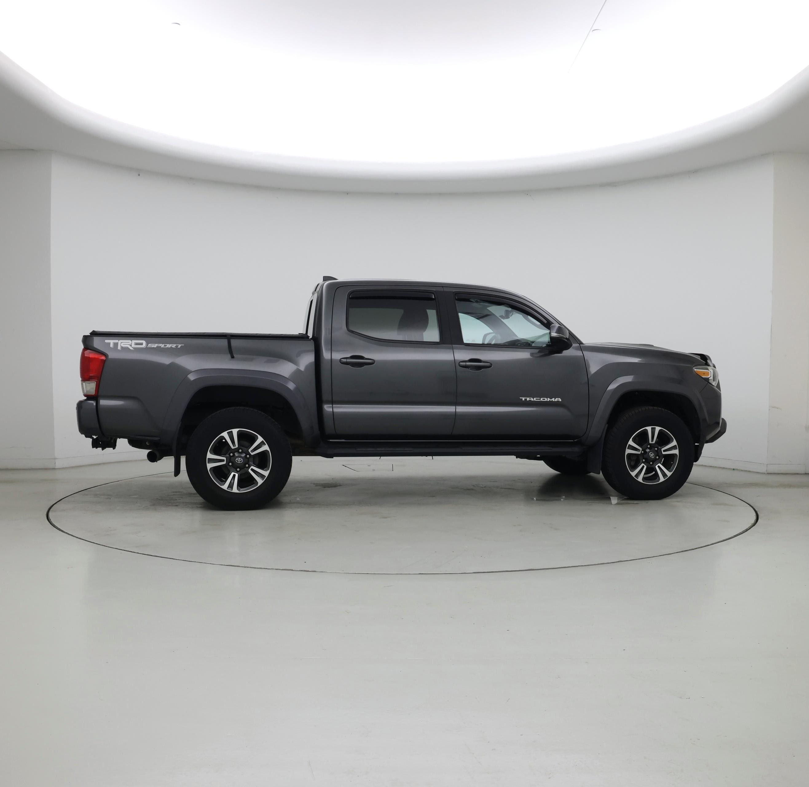 Thumbnail: 2019 Toyota Tacoma - 7