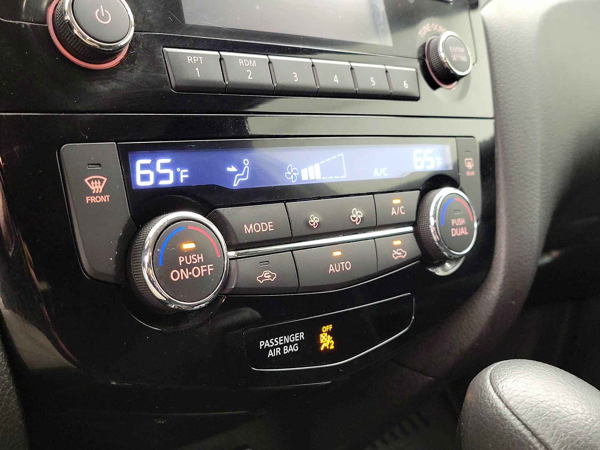 Thumbnail: 2016 Nissan Rogue - 16