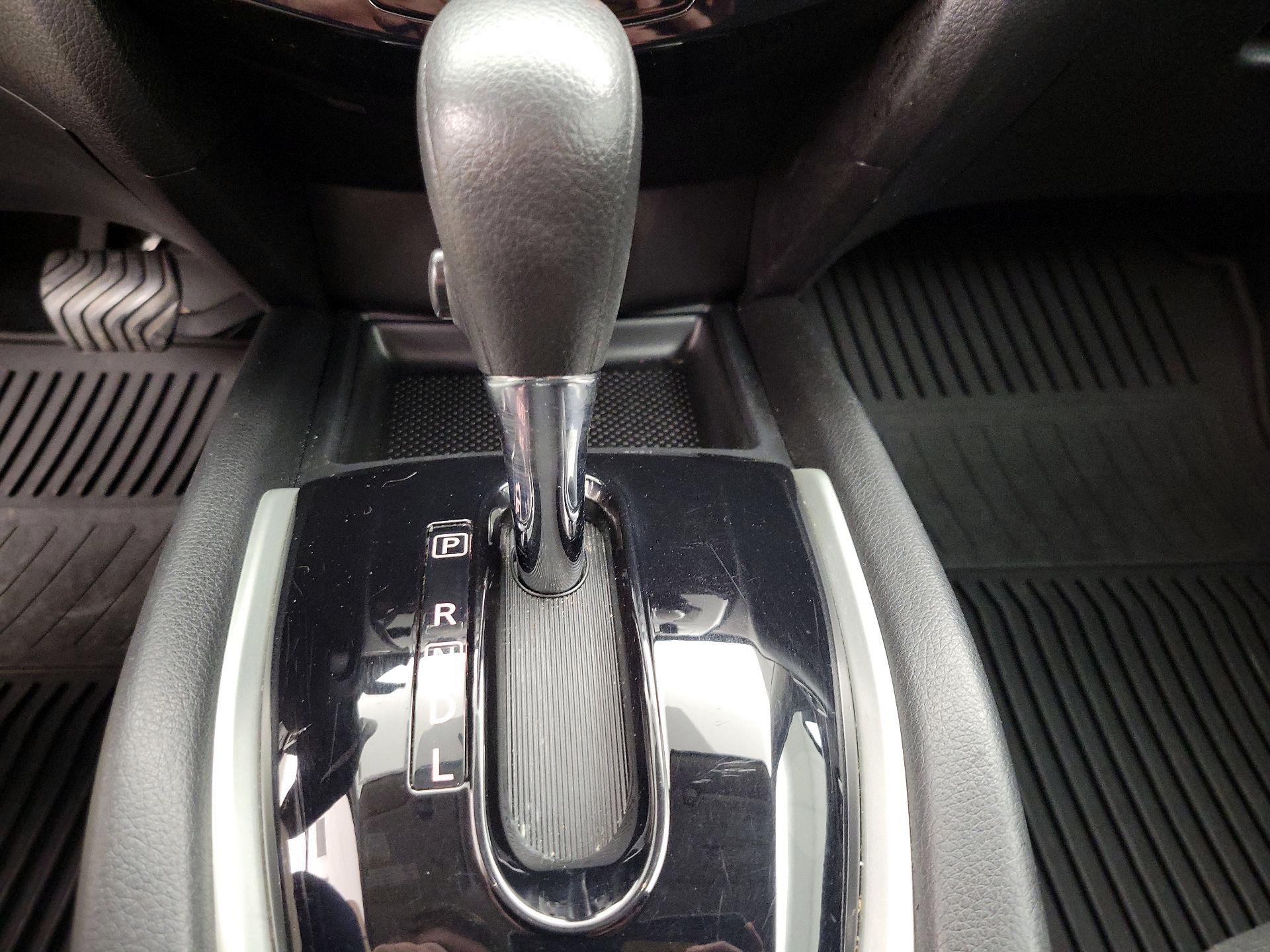 Thumbnail: 2016 Nissan Rogue - 17