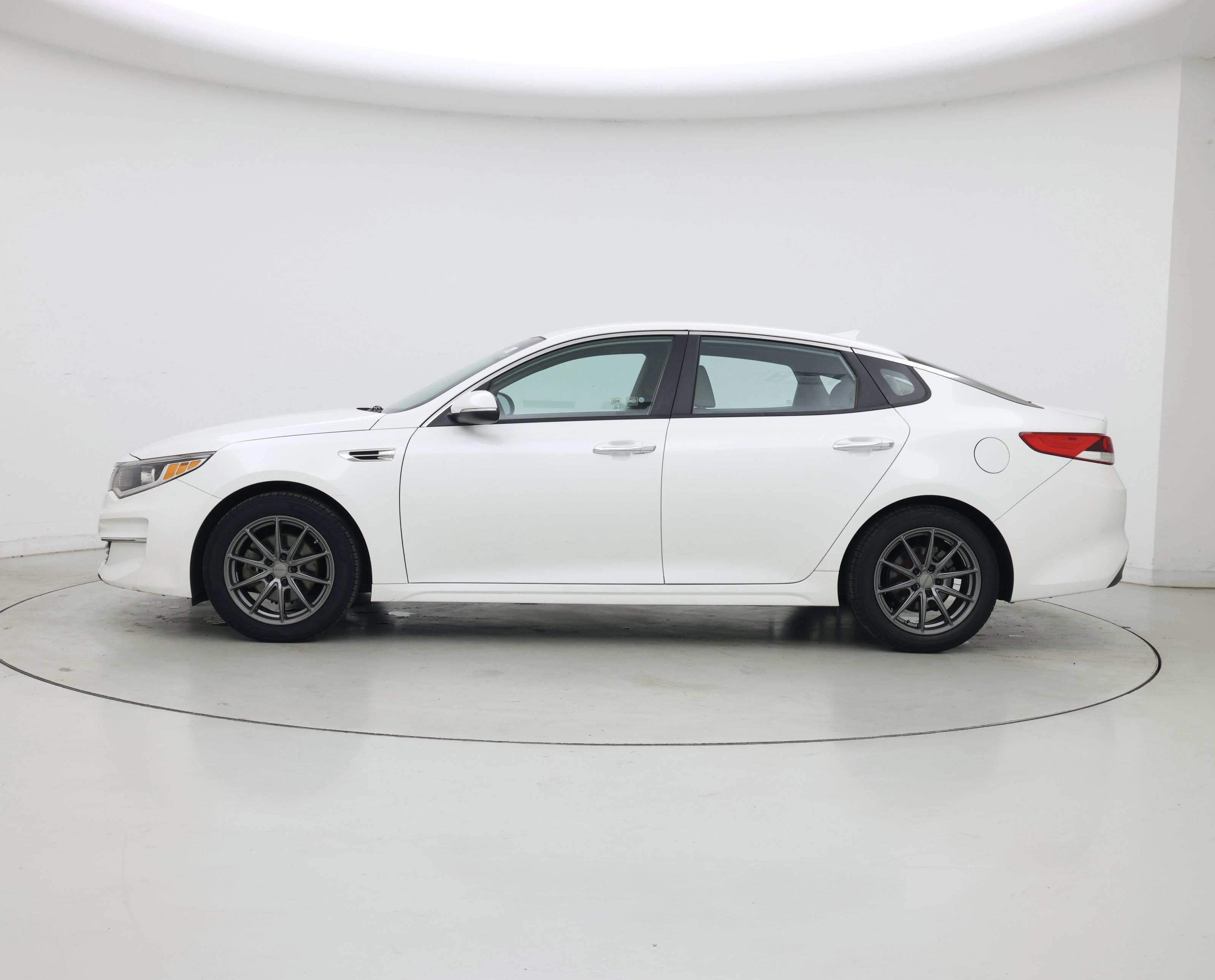 Thumbnail: 2016 Kia Optima - 3