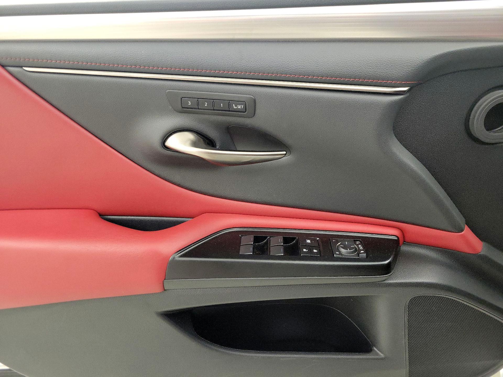 Thumbnail: 2020 Lexus ES - 12