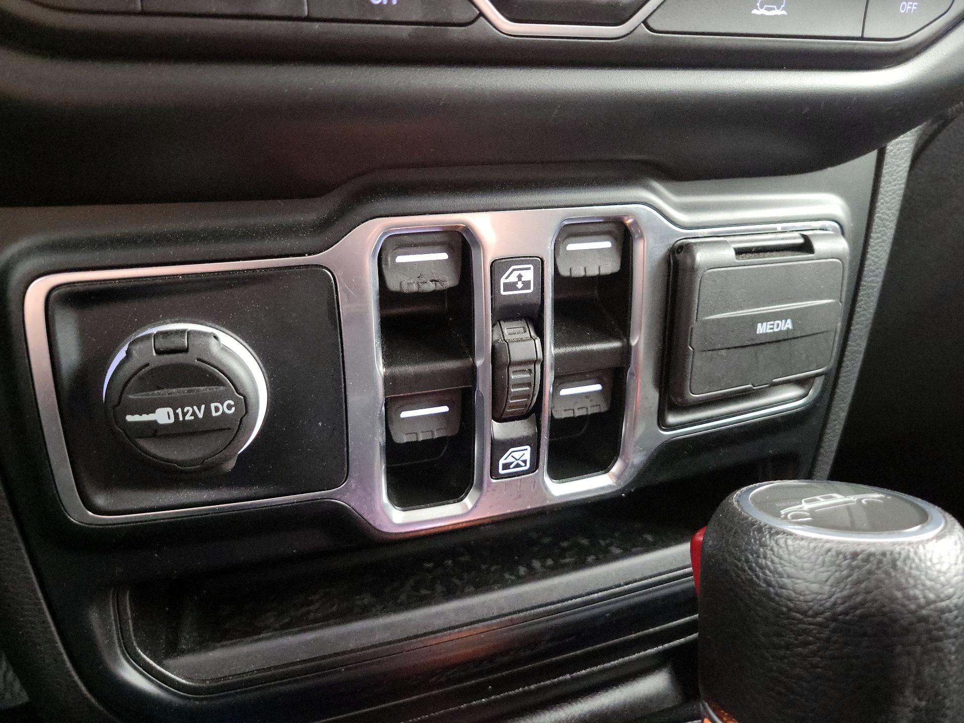 Thumbnail: 2023 Jeep Gladiator - 18