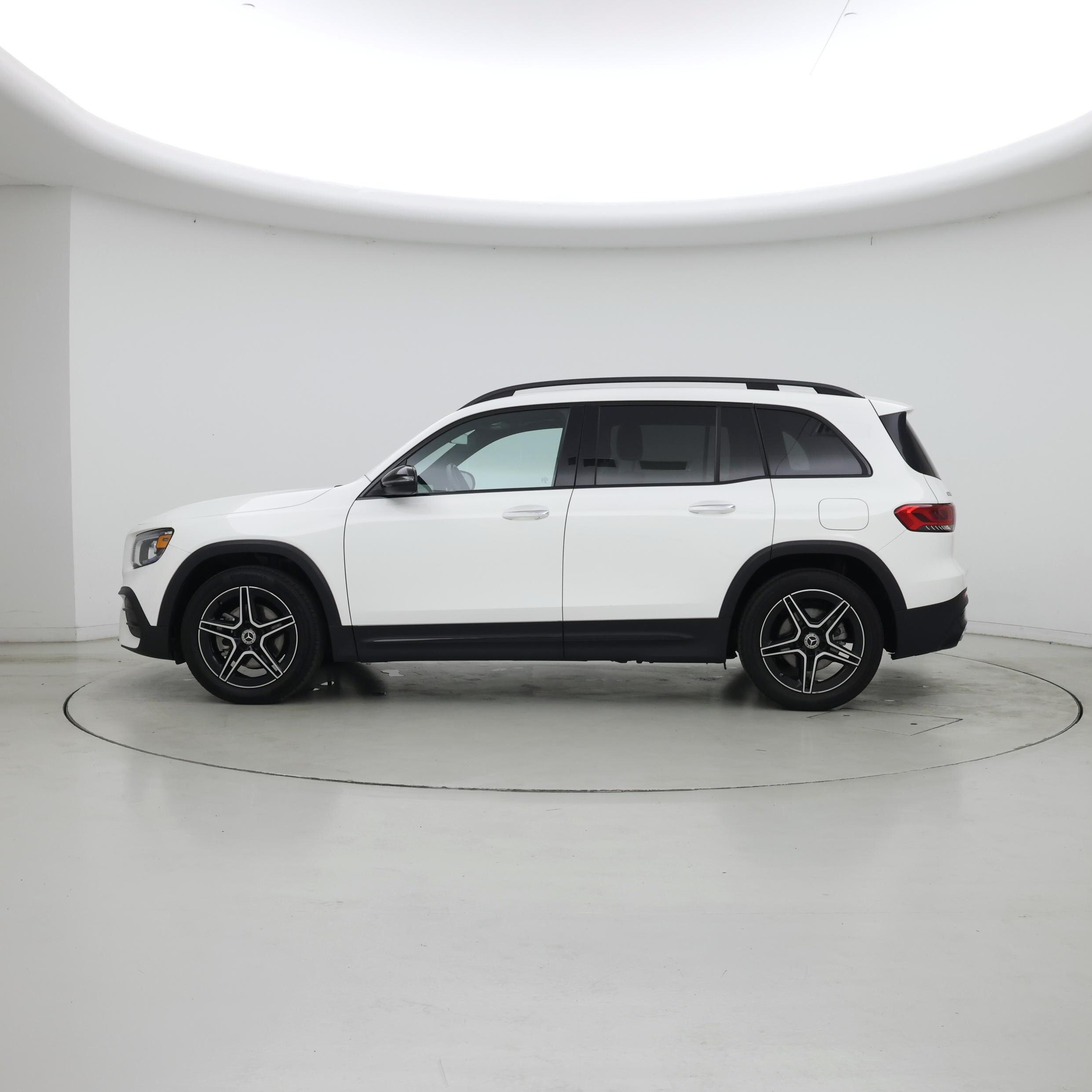 Thumbnail: 2021 Mercedes-Benz GLB - 3