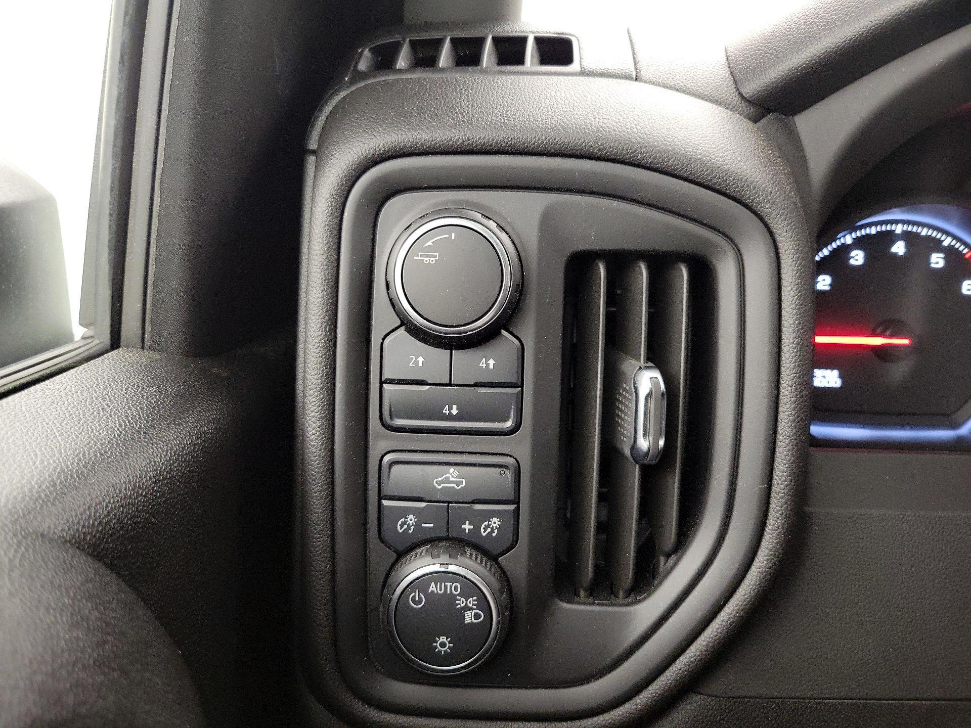 Thumbnail: 2025 Chevrolet Silverado 2500 - 13