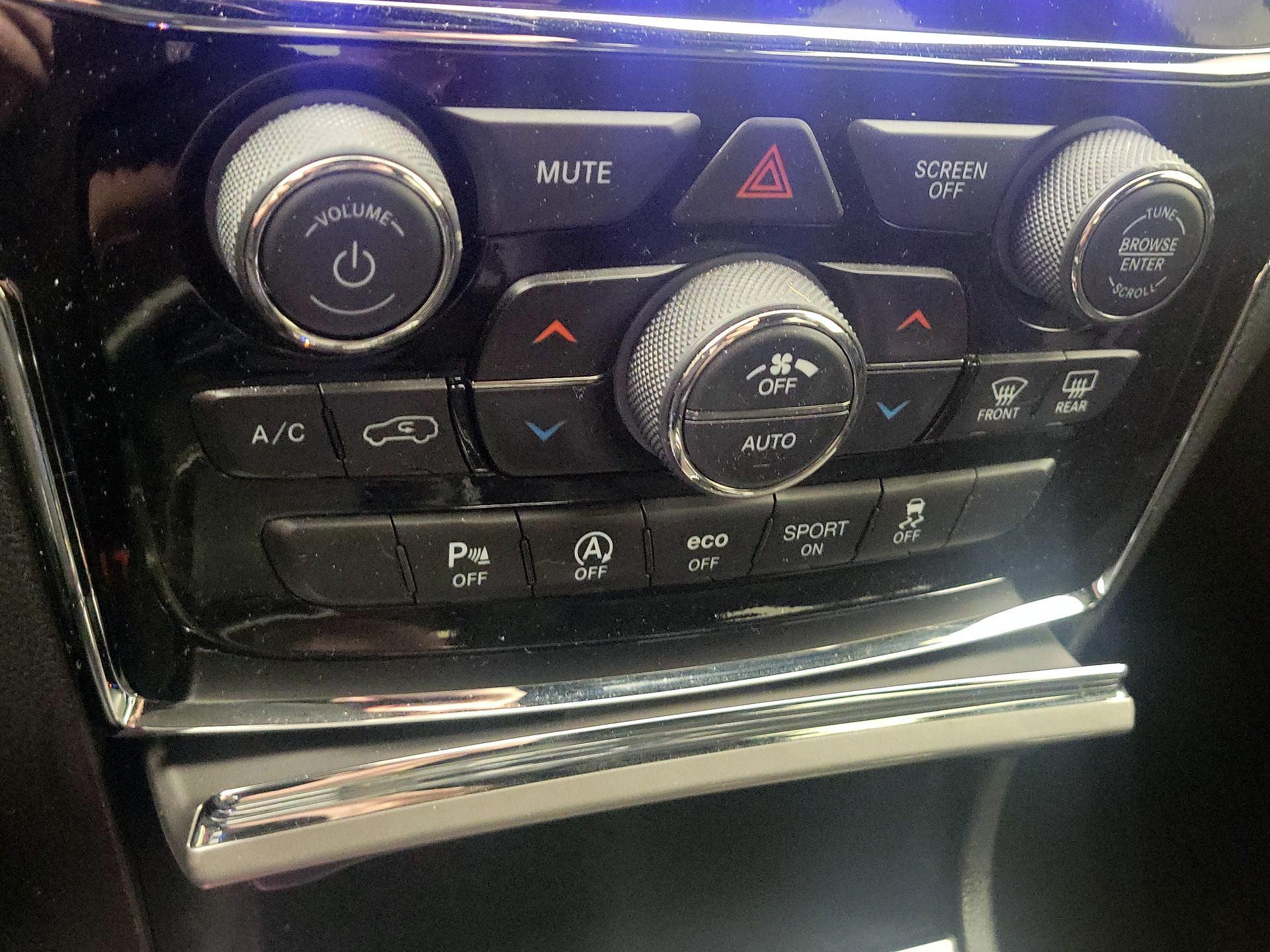 Thumbnail: 2019 Jeep Grand Cherokee - 17